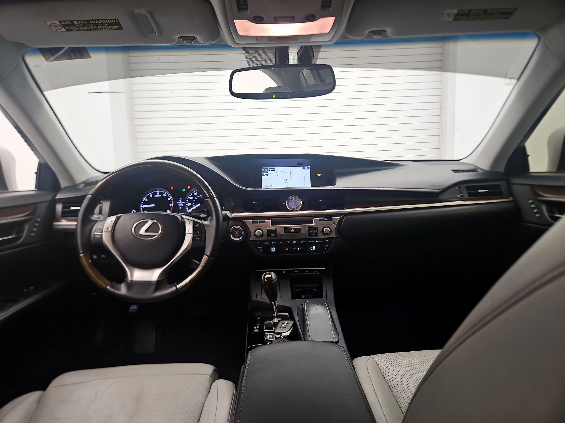 Thumbnail: 2015 Lexus ES - 9