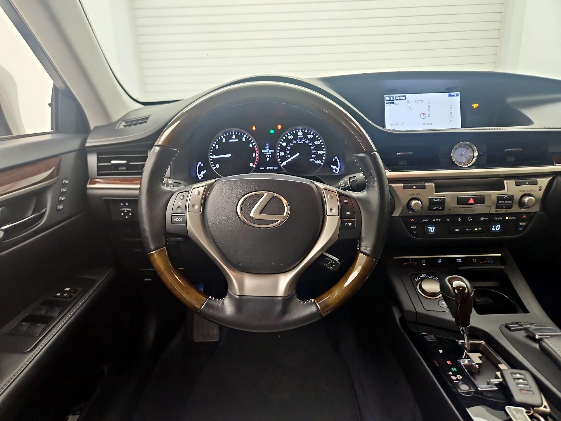 Thumbnail: 2015 Lexus ES - 10