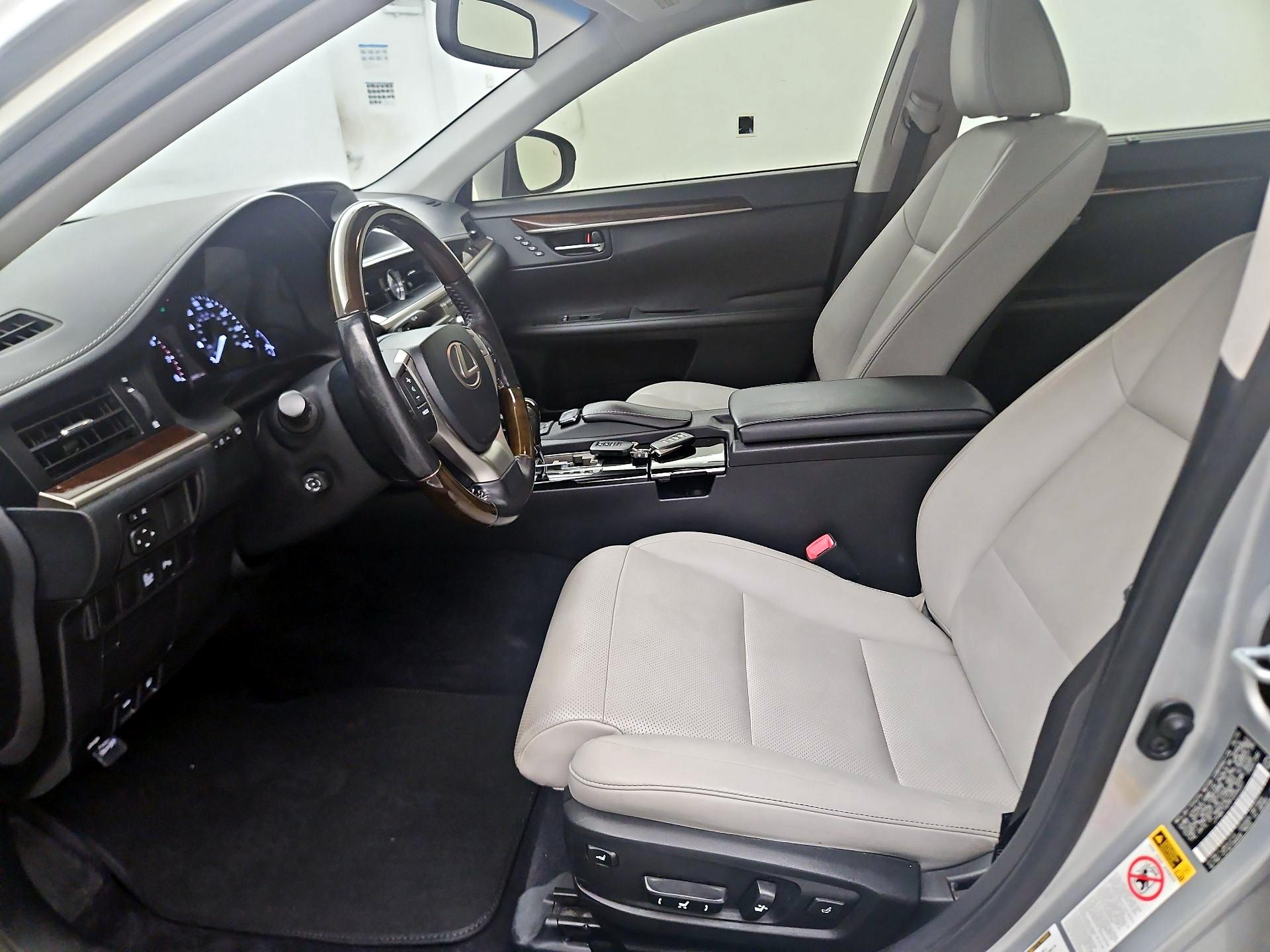 Thumbnail: 2015 Lexus ES - 11