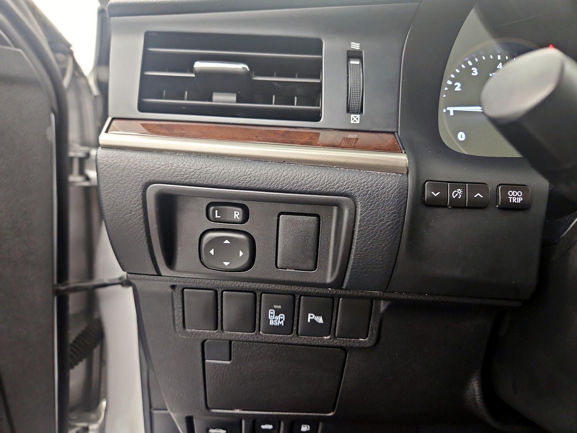 Thumbnail: 2015 Lexus ES - 13