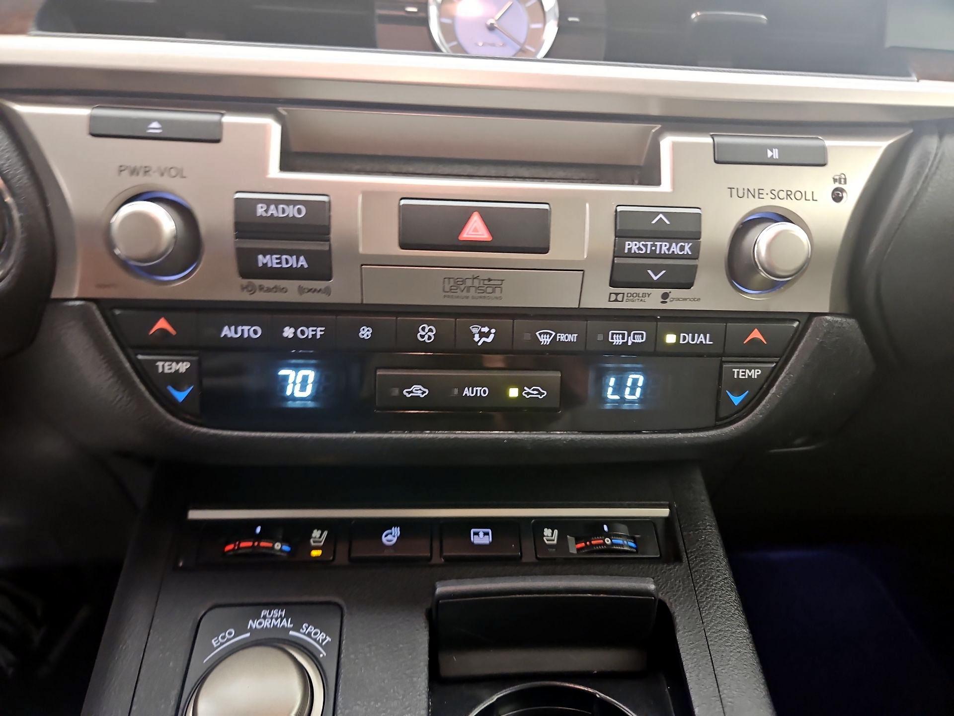 Thumbnail: 2015 Lexus ES - 16