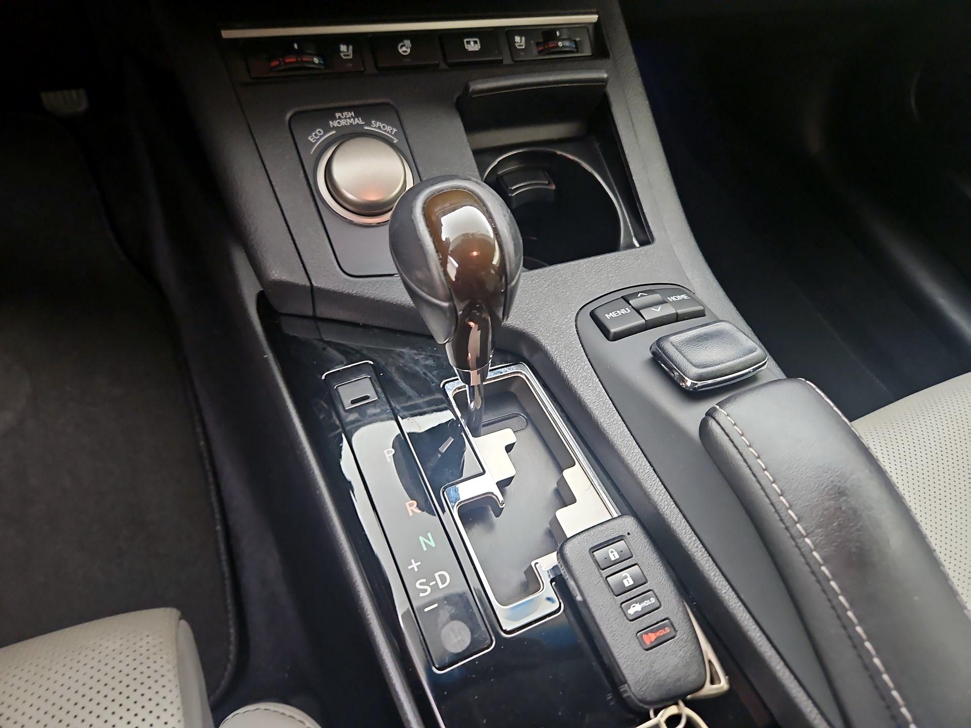 Thumbnail: 2015 Lexus ES - 17