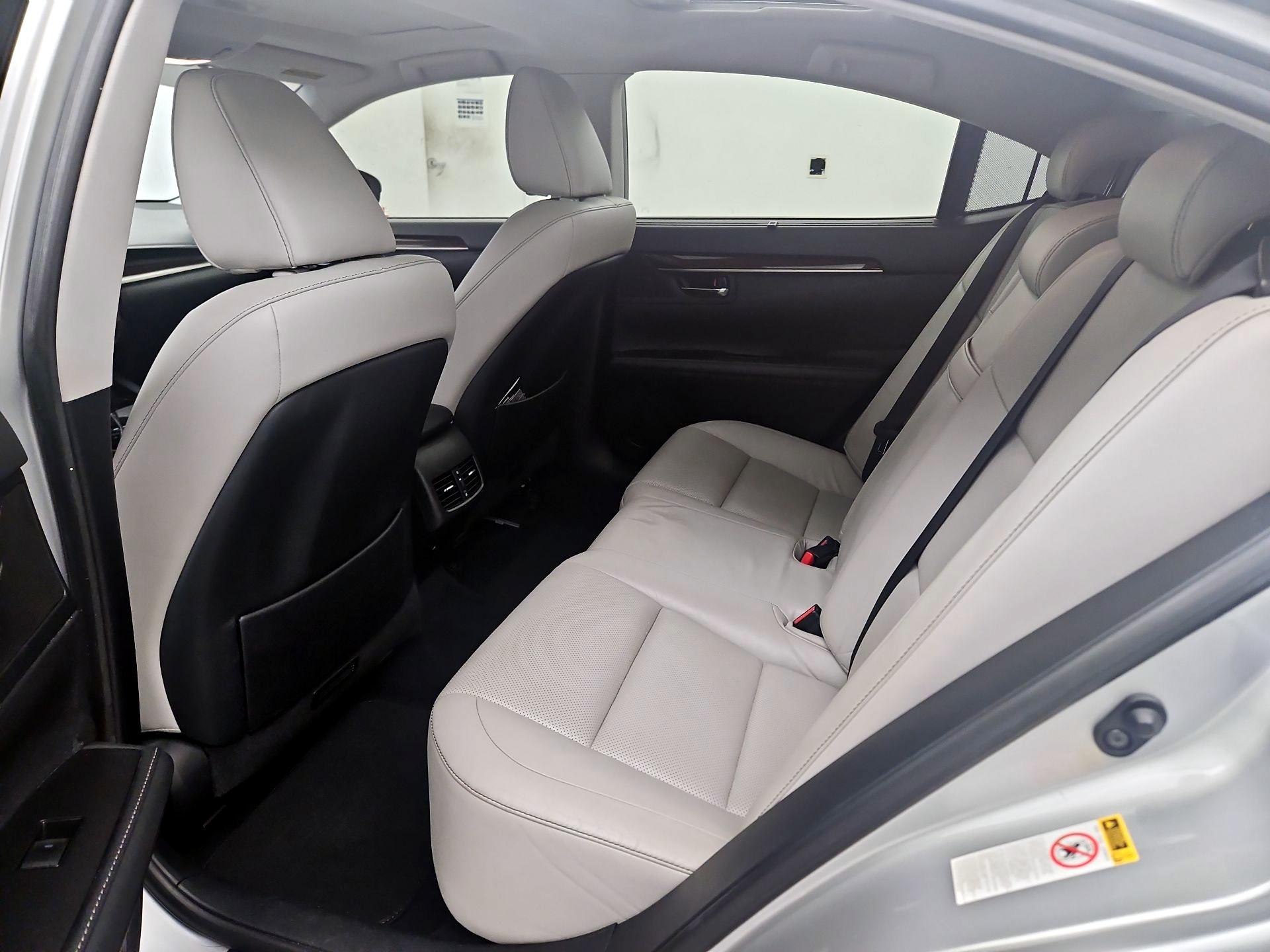 Thumbnail: 2015 Lexus ES - 19