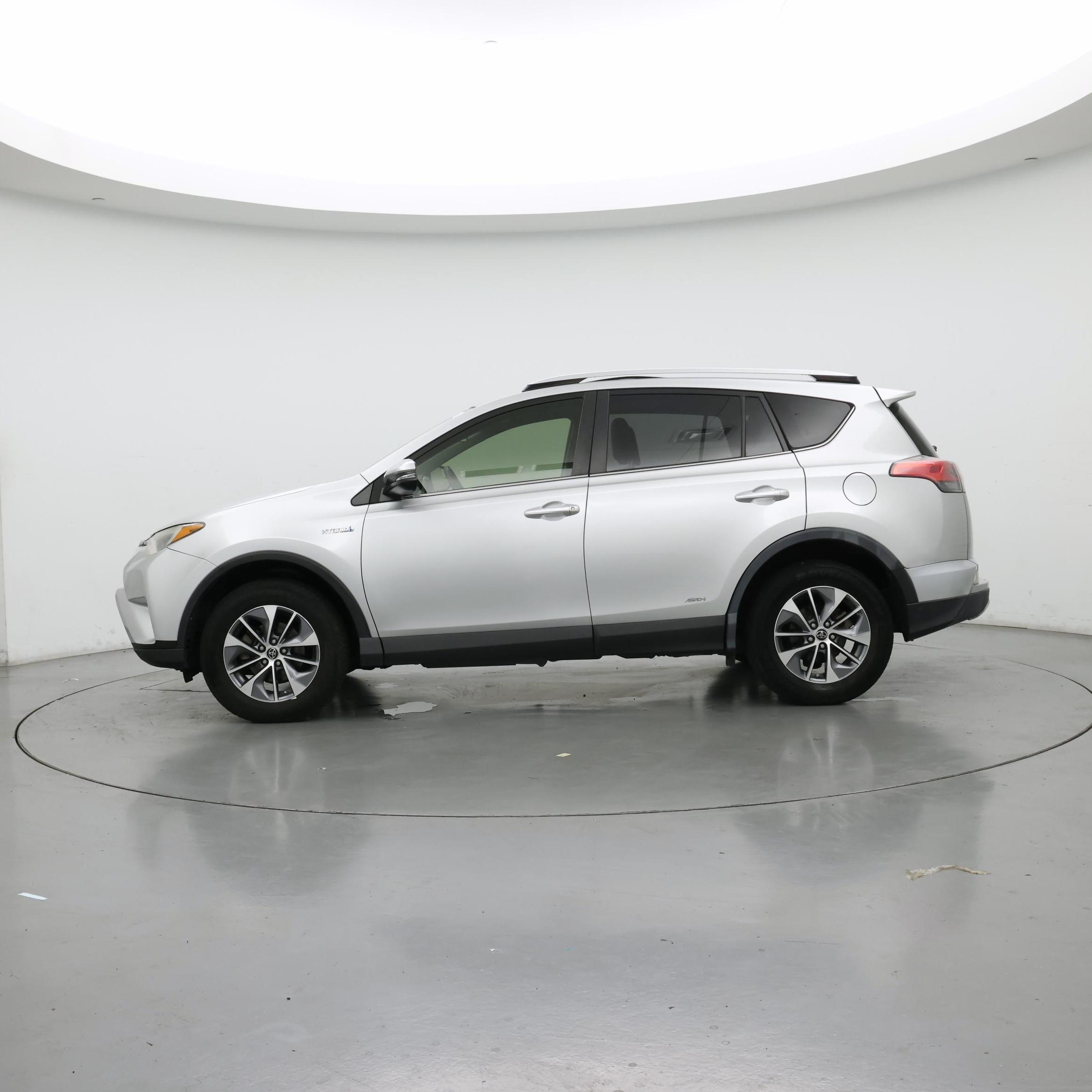 Thumbnail: 2016 Toyota RAV4 - 3