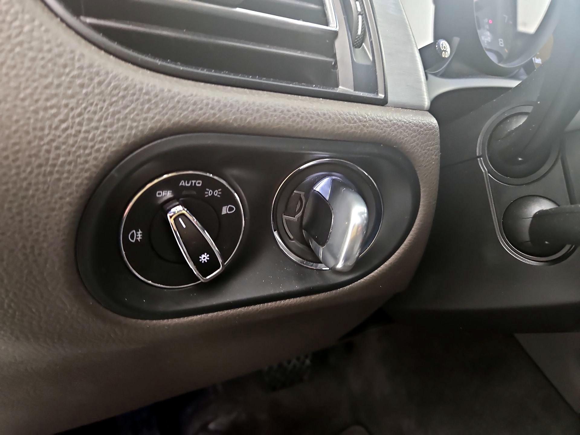 Thumbnail: 2019 Porsche Macan - 13