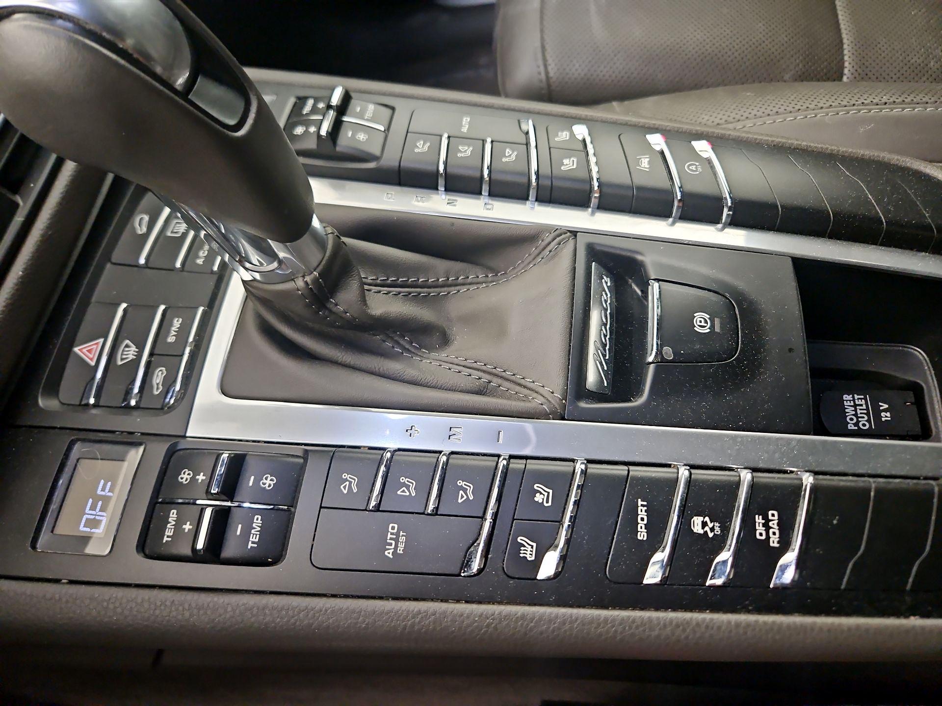 Thumbnail: 2019 Porsche Macan - 15