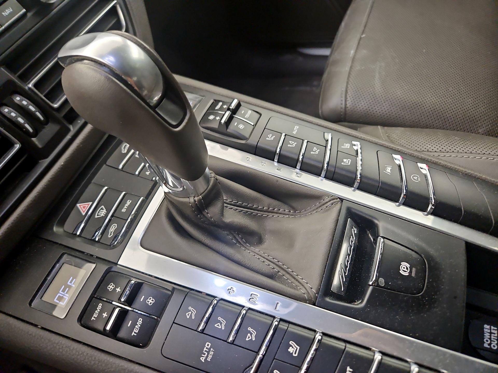 Thumbnail: 2019 Porsche Macan - 16