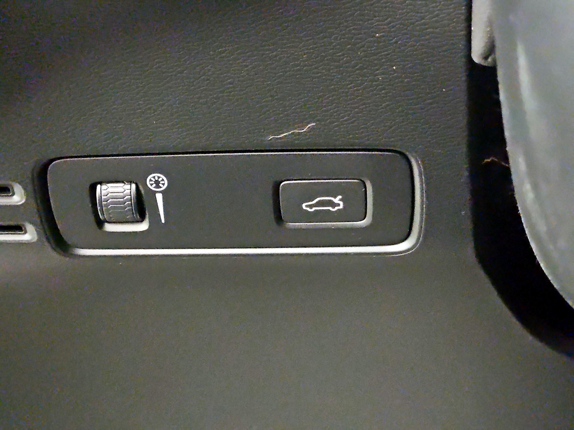 Thumbnail: 2020 Volvo XC40 - 13