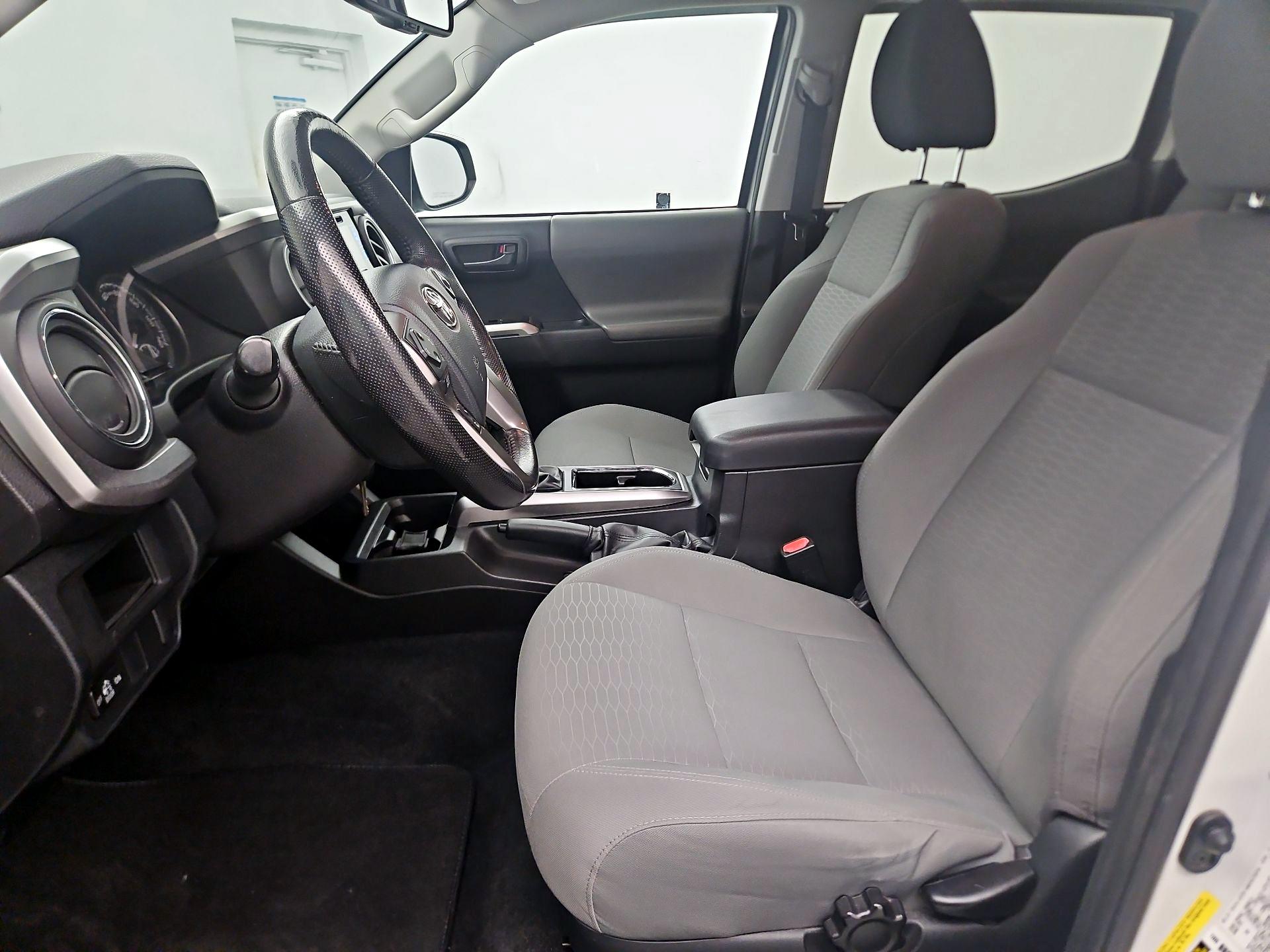 Thumbnail: 2016 Toyota Tacoma - 11