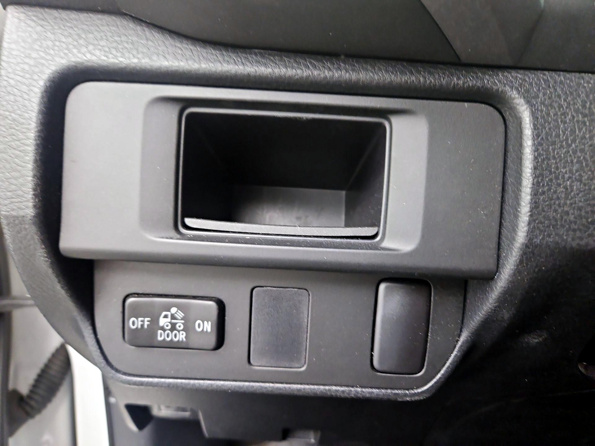 Thumbnail: 2016 Toyota Tacoma - 13