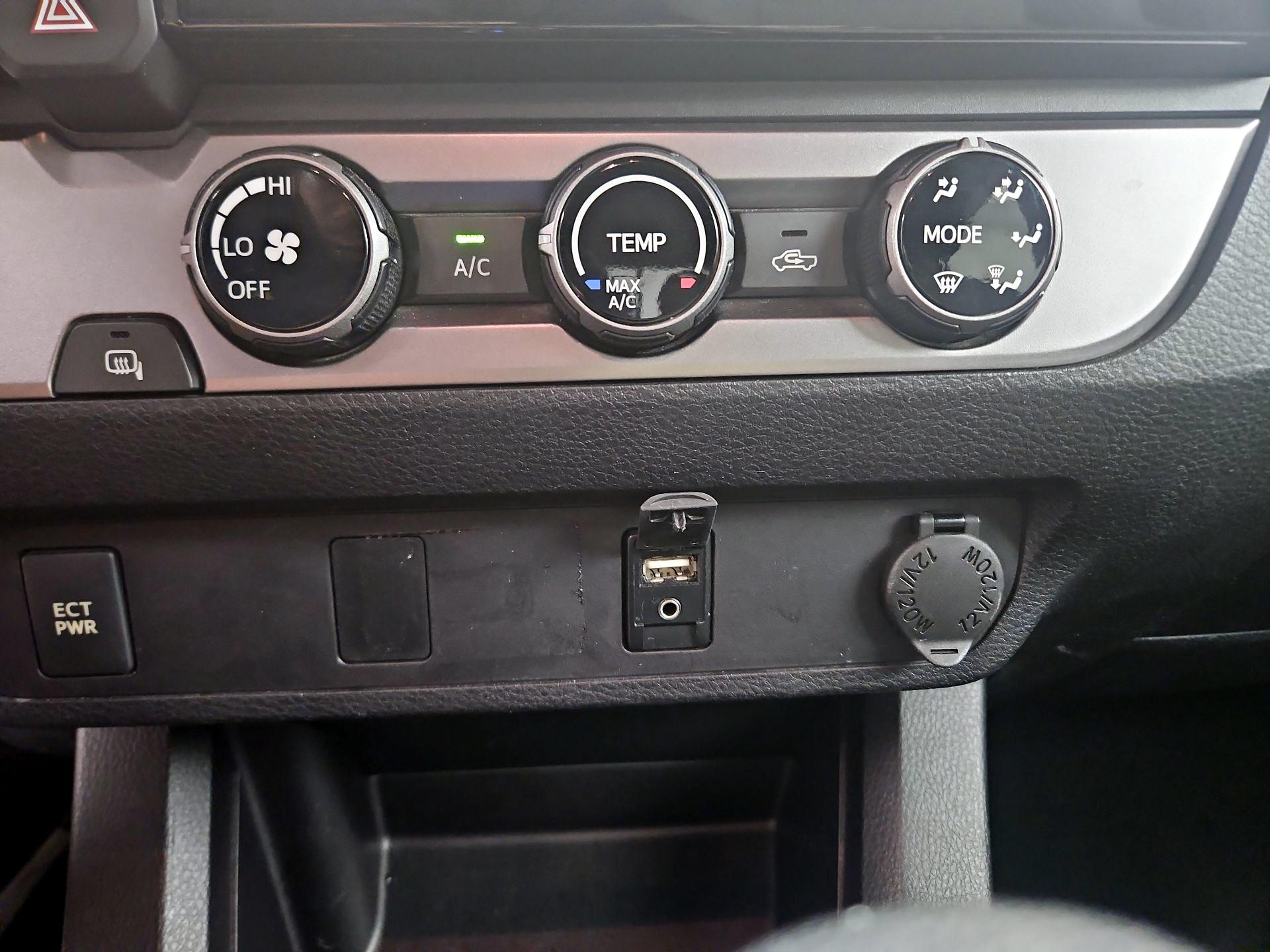 Thumbnail: 2016 Toyota Tacoma - 16