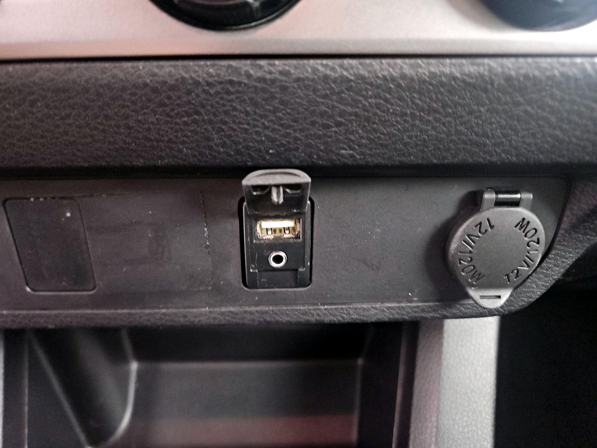 Thumbnail: 2016 Toyota Tacoma - 18