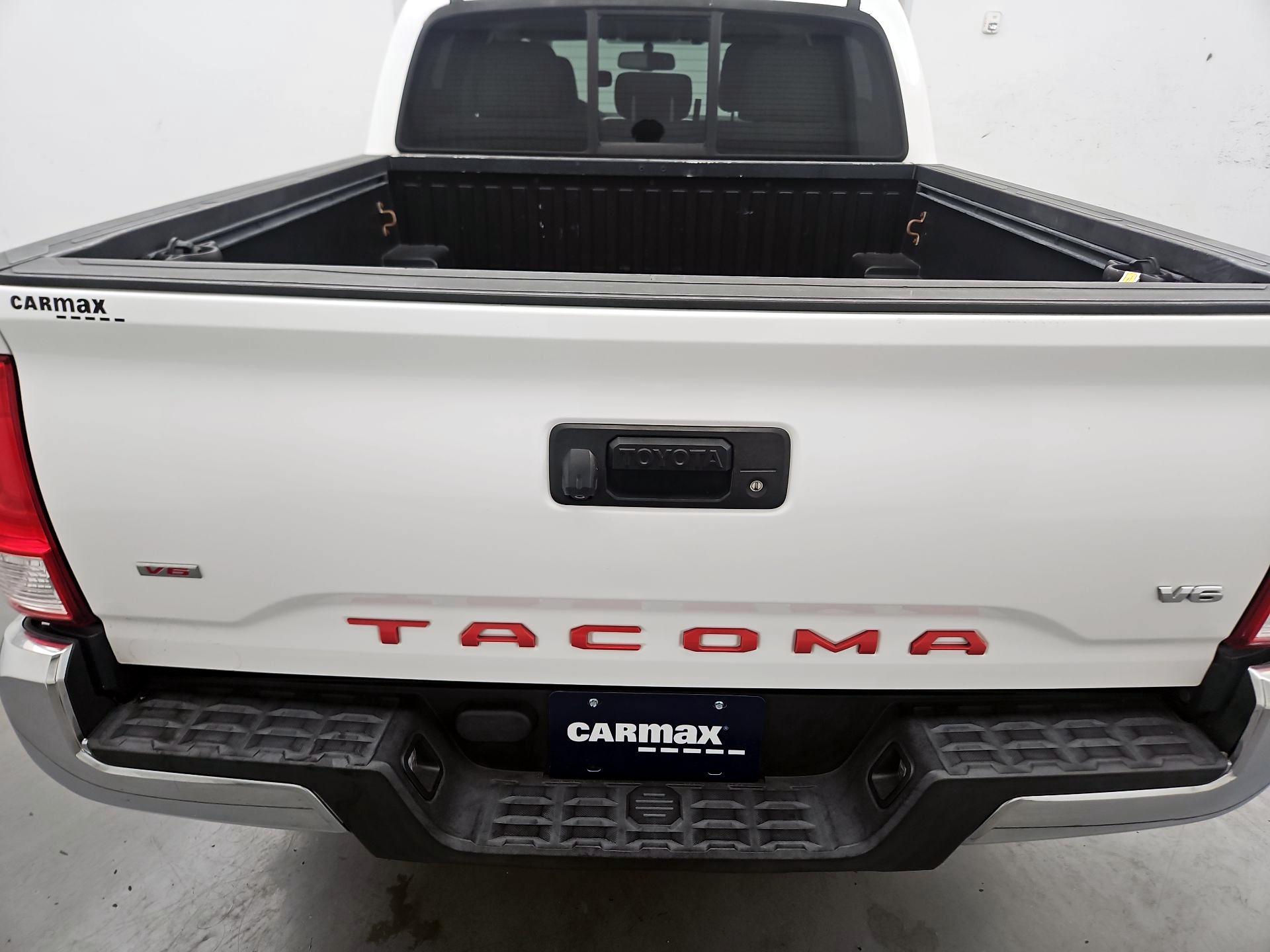 Thumbnail: 2016 Toyota Tacoma - 20