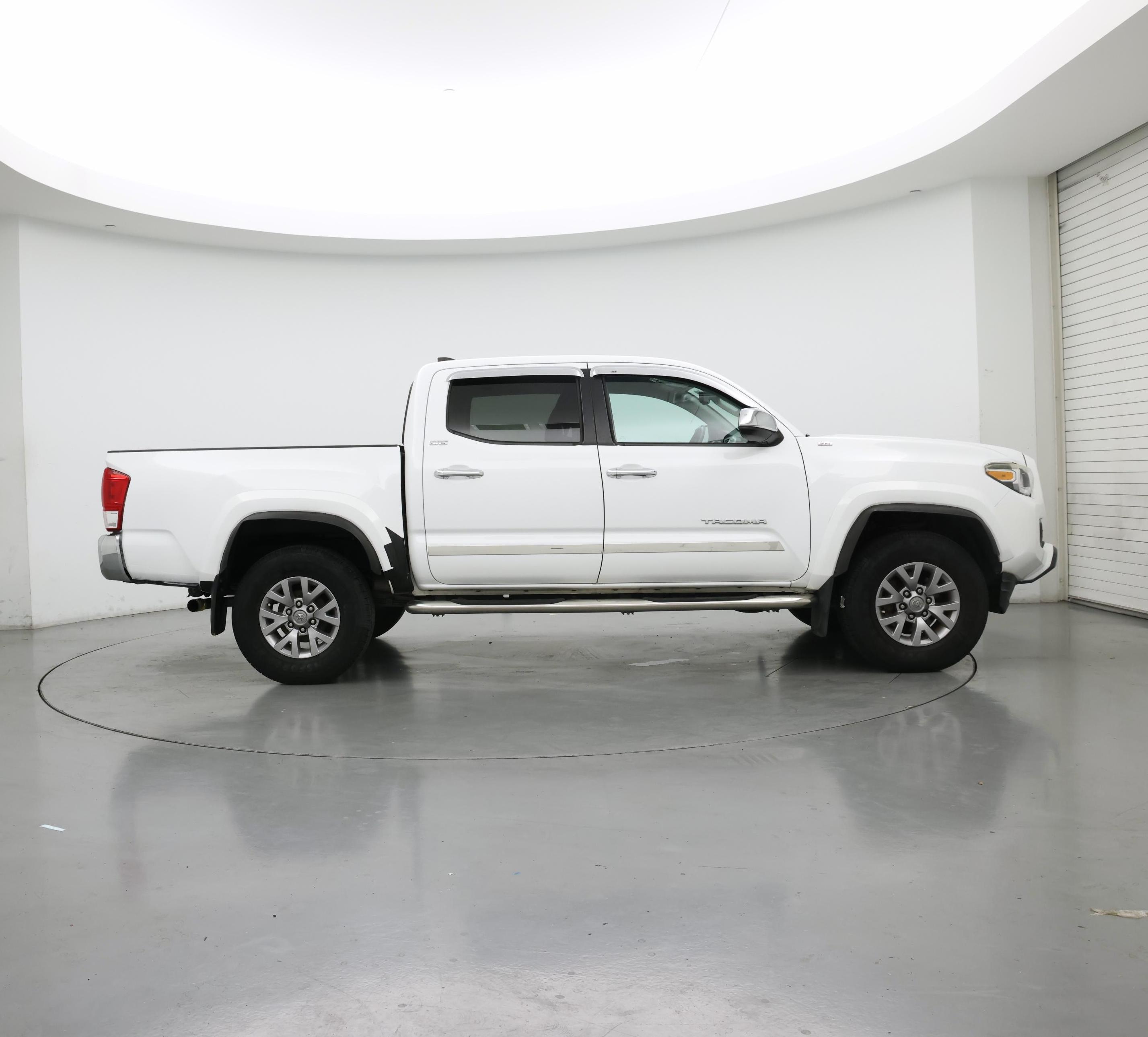 Thumbnail: 2016 Toyota Tacoma - 7