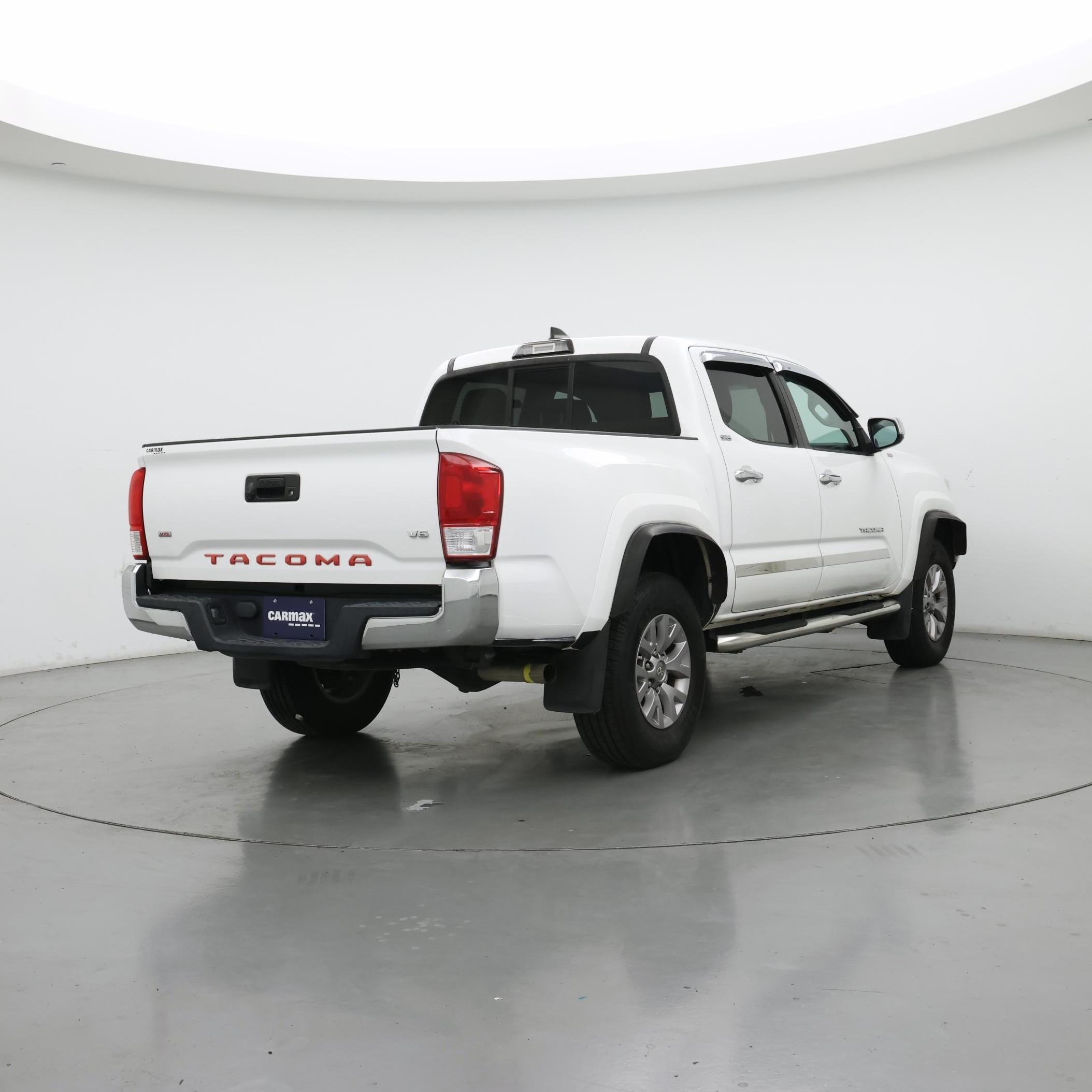 Thumbnail: 2016 Toyota Tacoma - 8