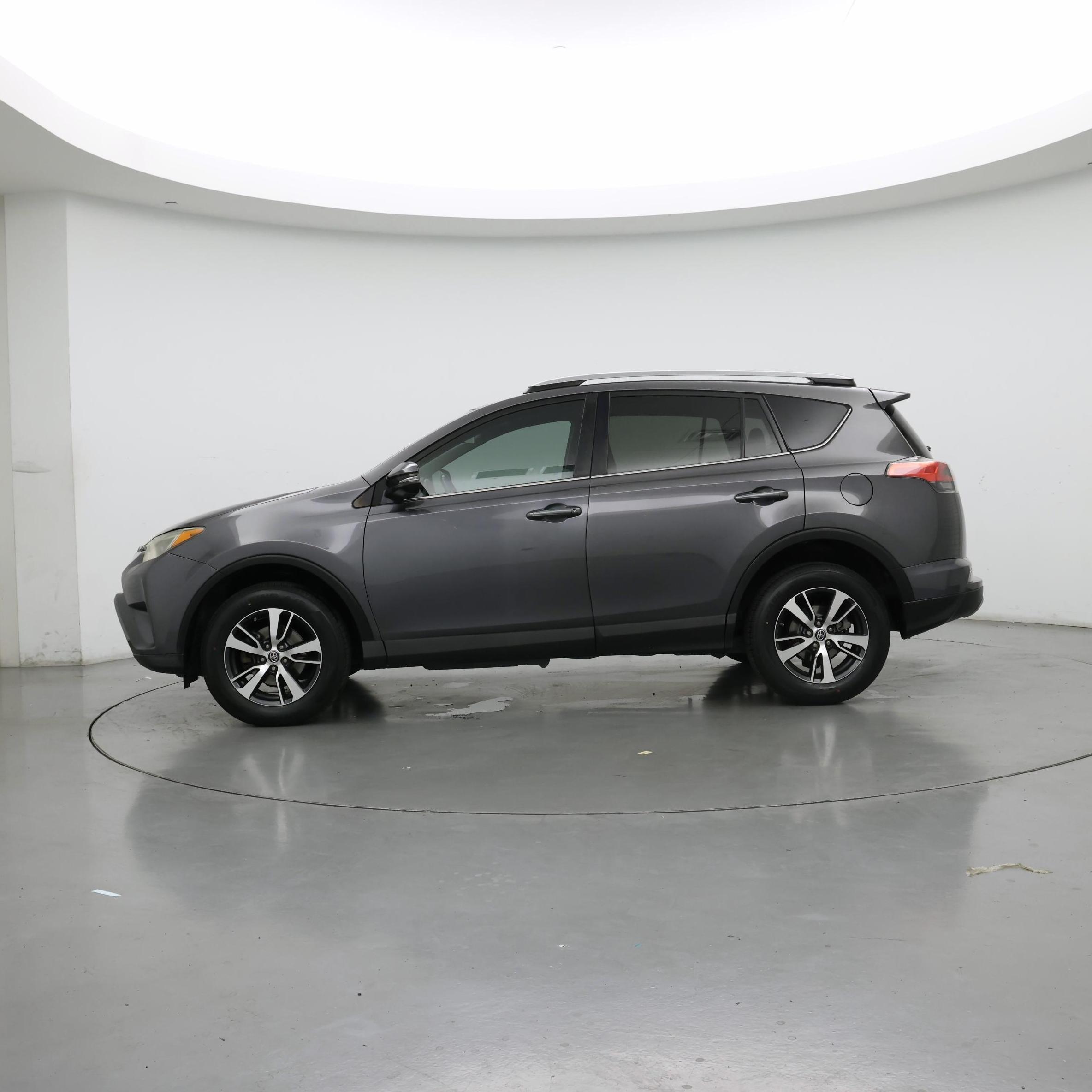 Thumbnail: 2017 Toyota RAV4 - 3