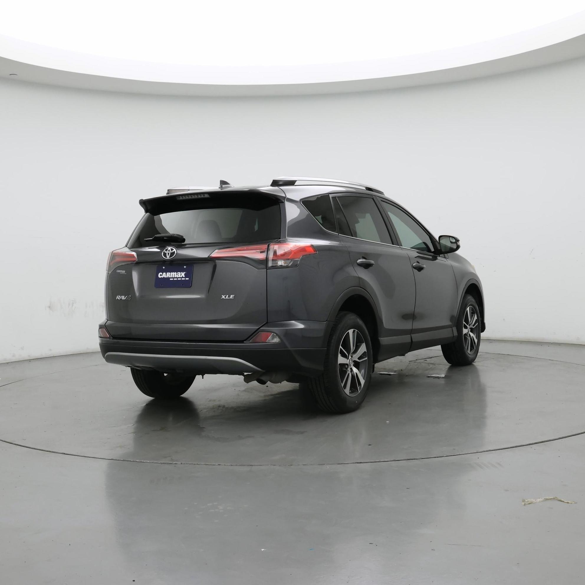 Thumbnail: 2017 Toyota RAV4 - 8