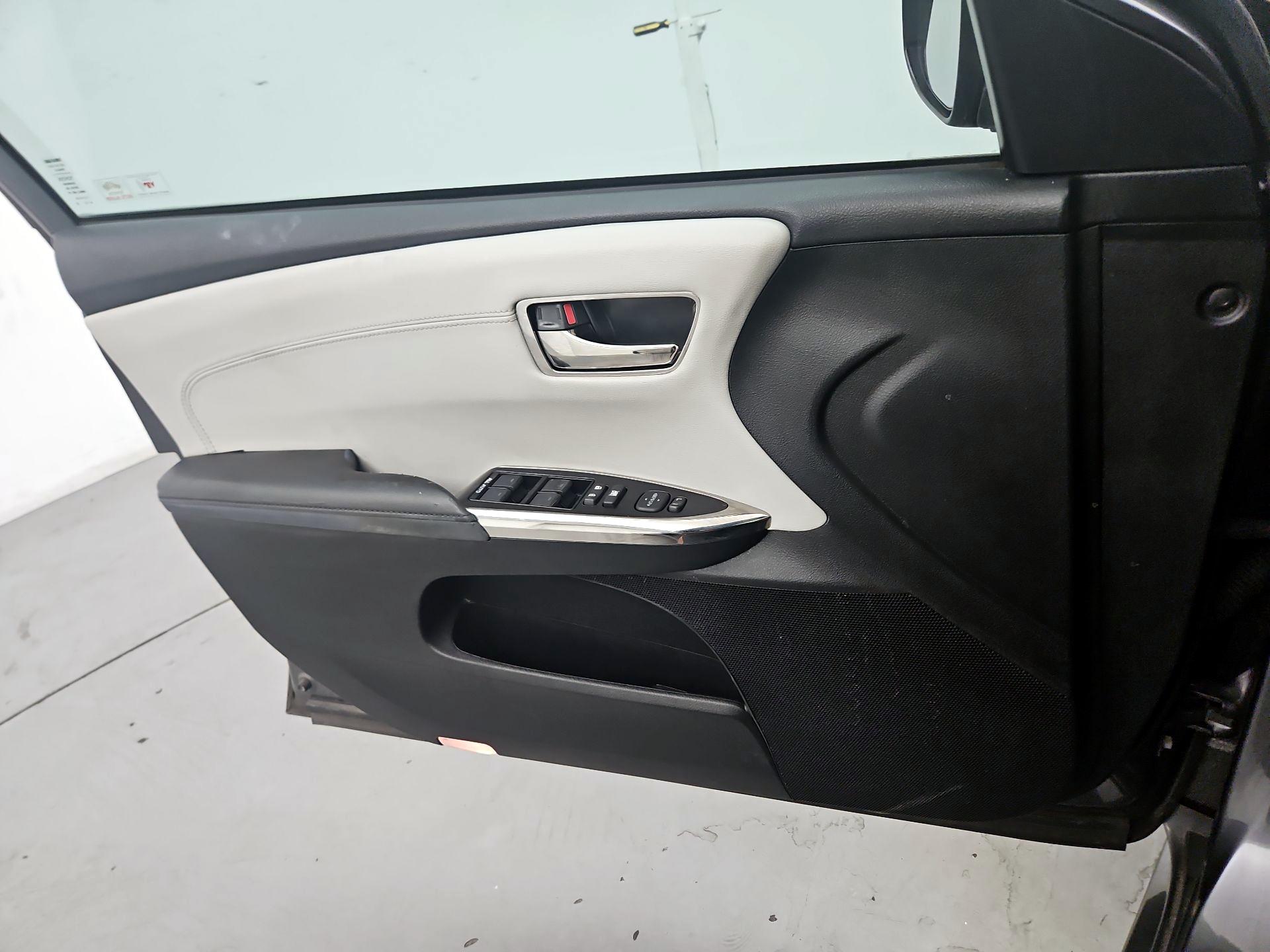 Thumbnail: 2015 Toyota Avalon - 12