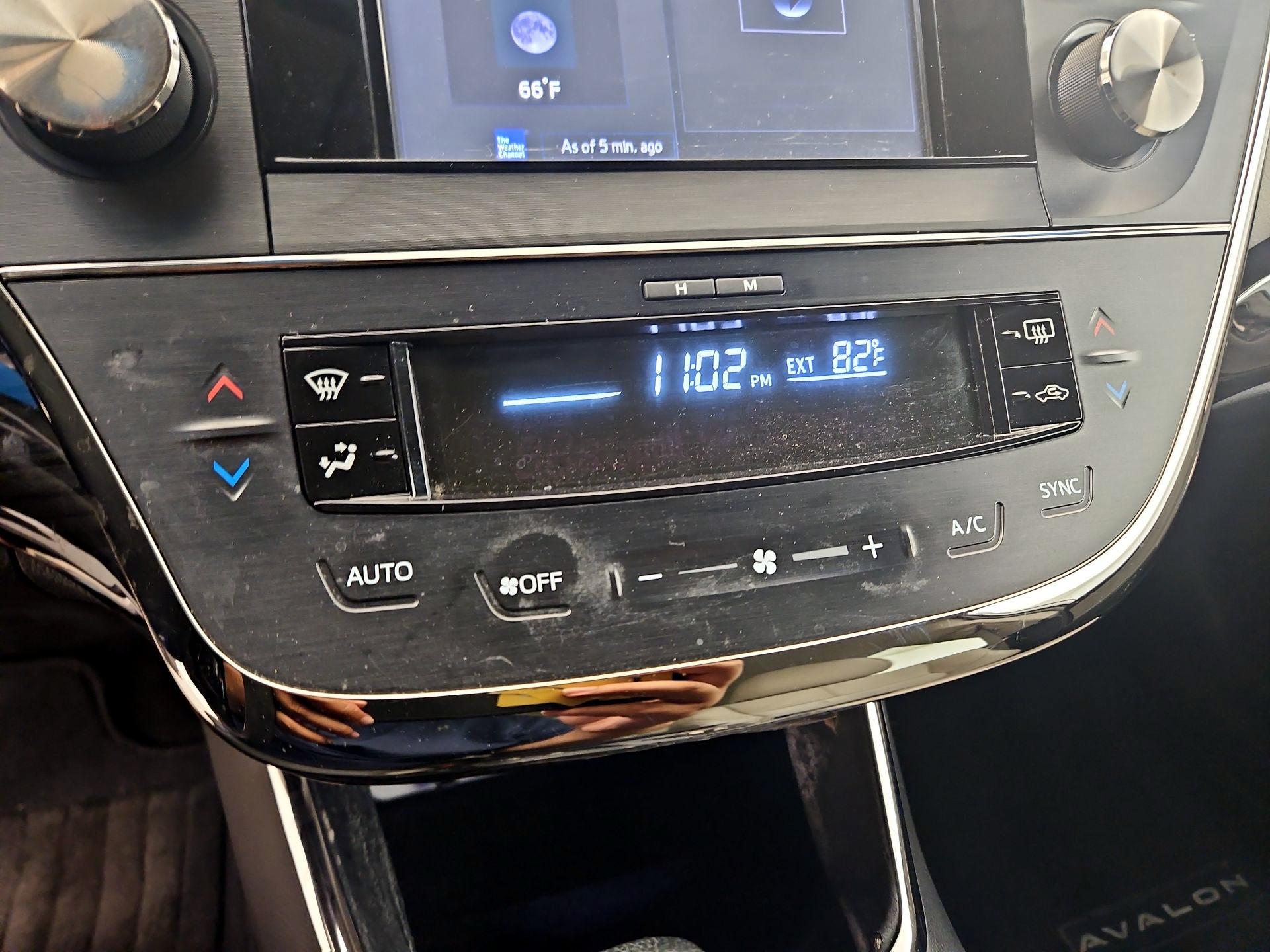 Thumbnail: 2015 Toyota Avalon - 15