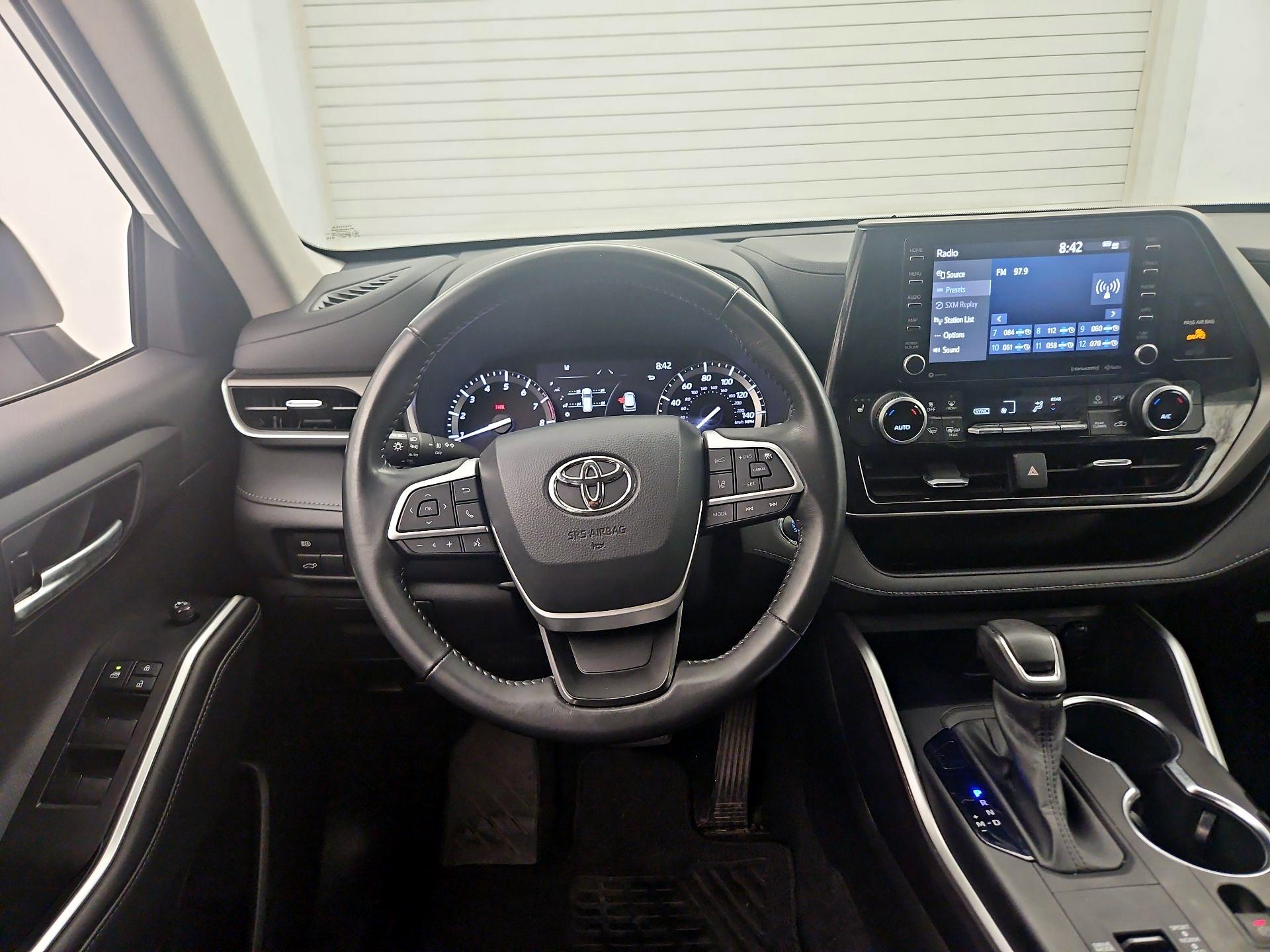 Thumbnail: 2022 Toyota Highlander - 10