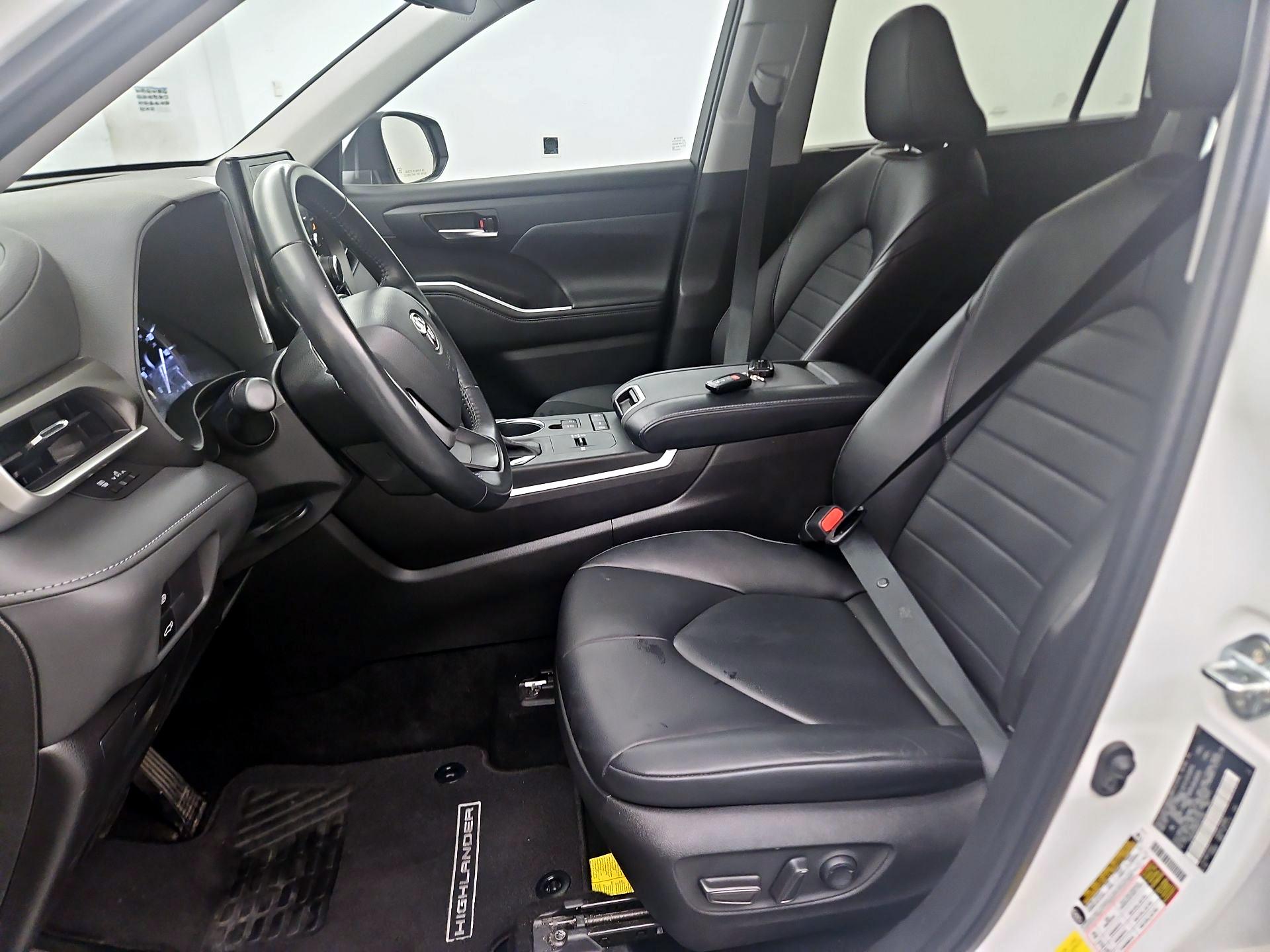 Thumbnail: 2022 Toyota Highlander - 11