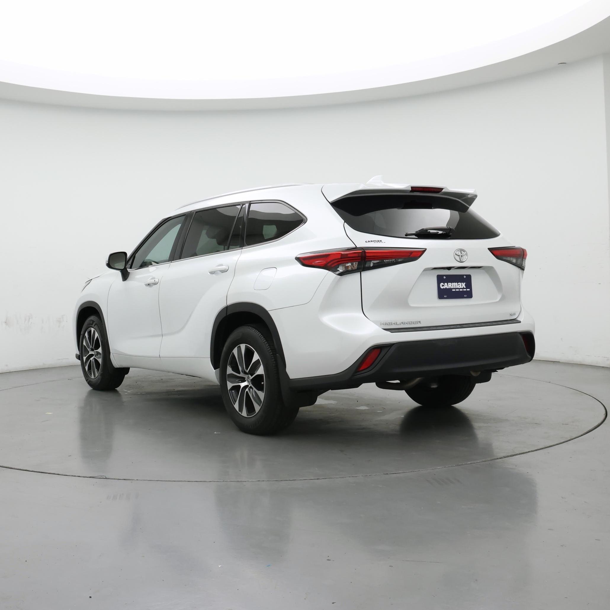 Thumbnail: 2022 Toyota Highlander - 2