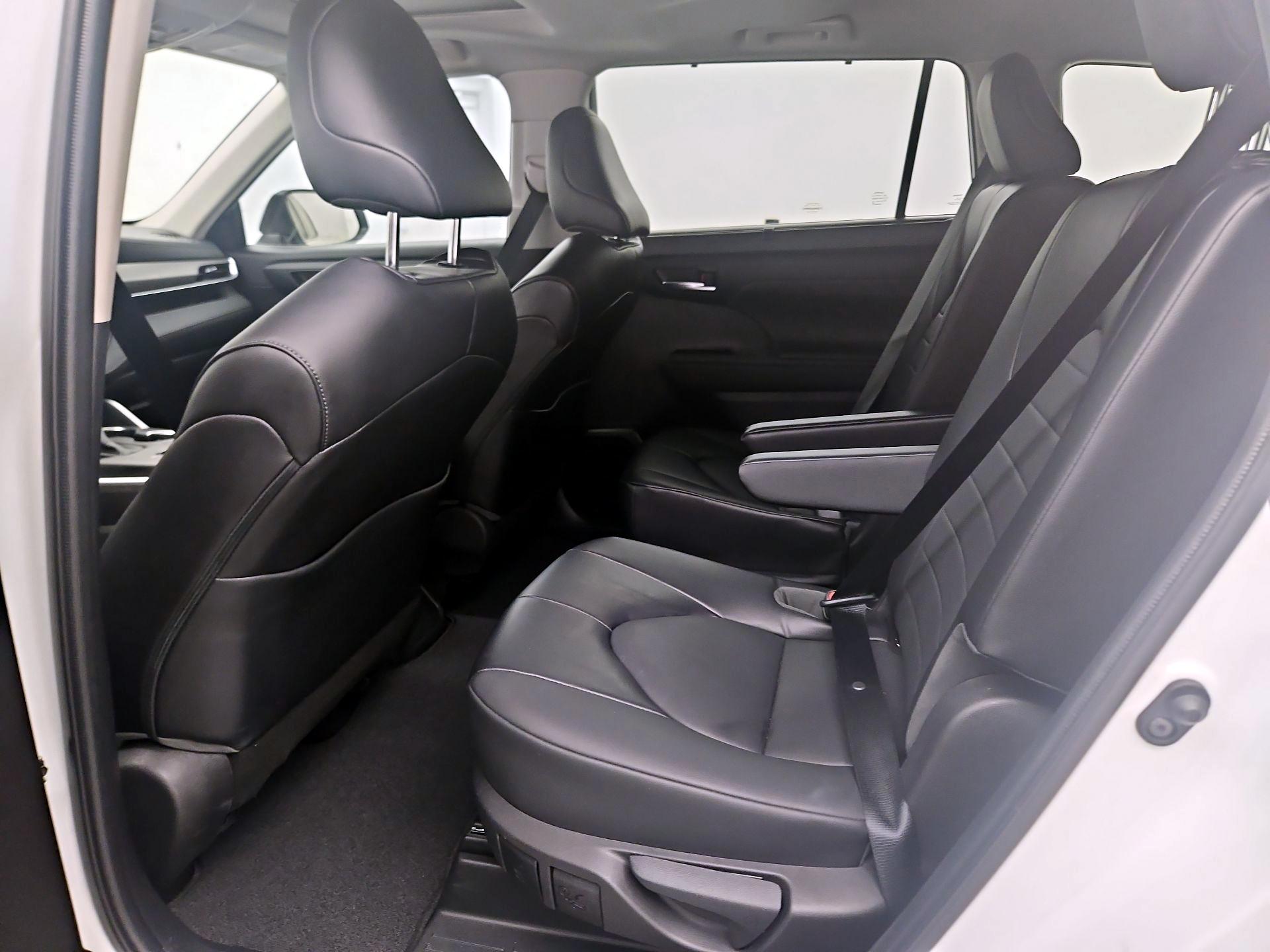 Thumbnail: 2022 Toyota Highlander - 19