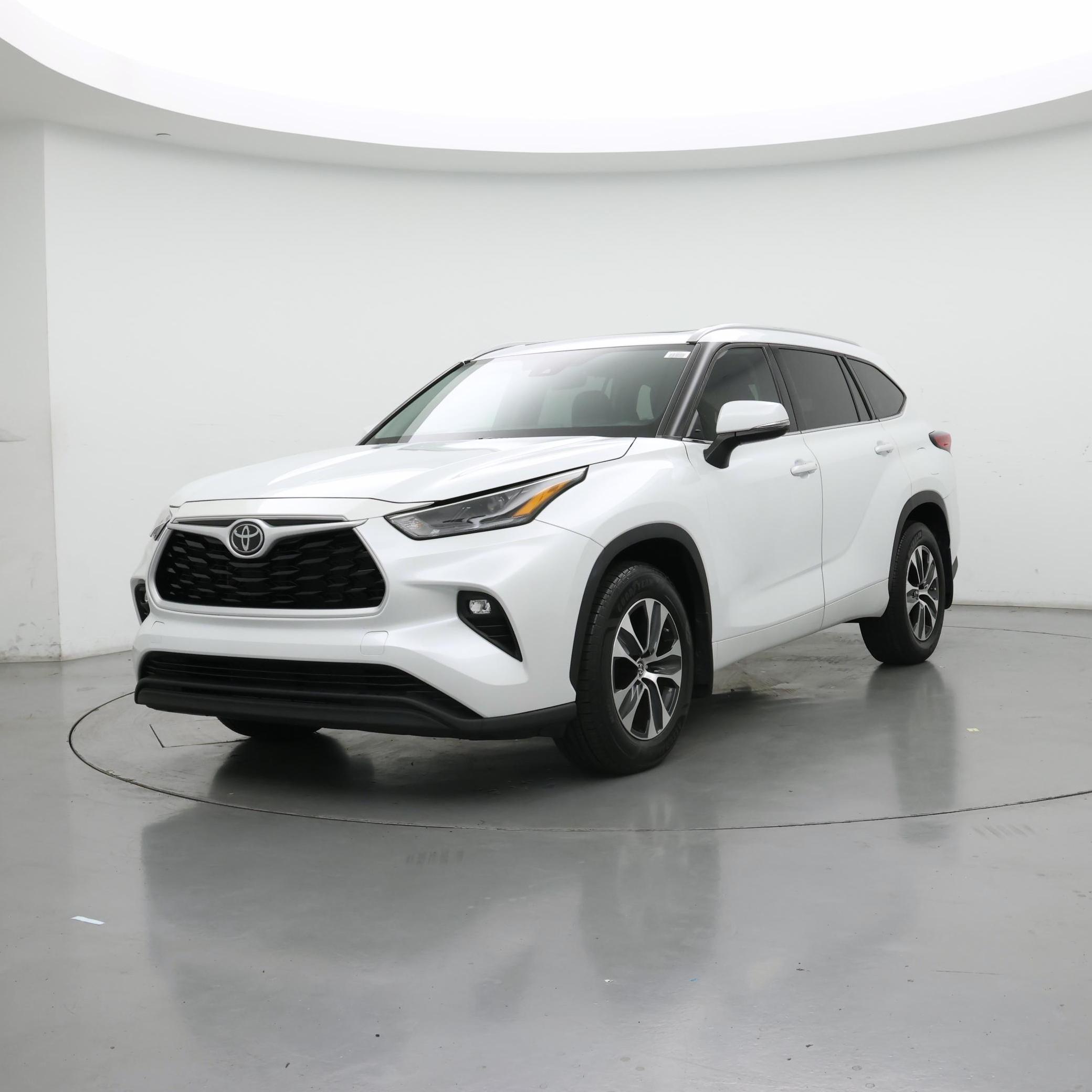 Thumbnail: 2022 Toyota Highlander - 4