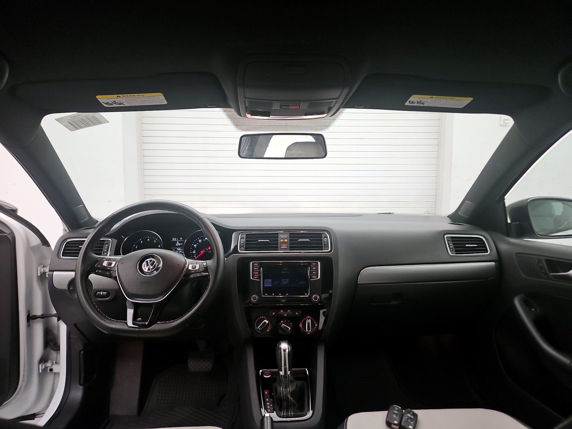 Thumbnail: 2016 Volkswagen Jetta - 9