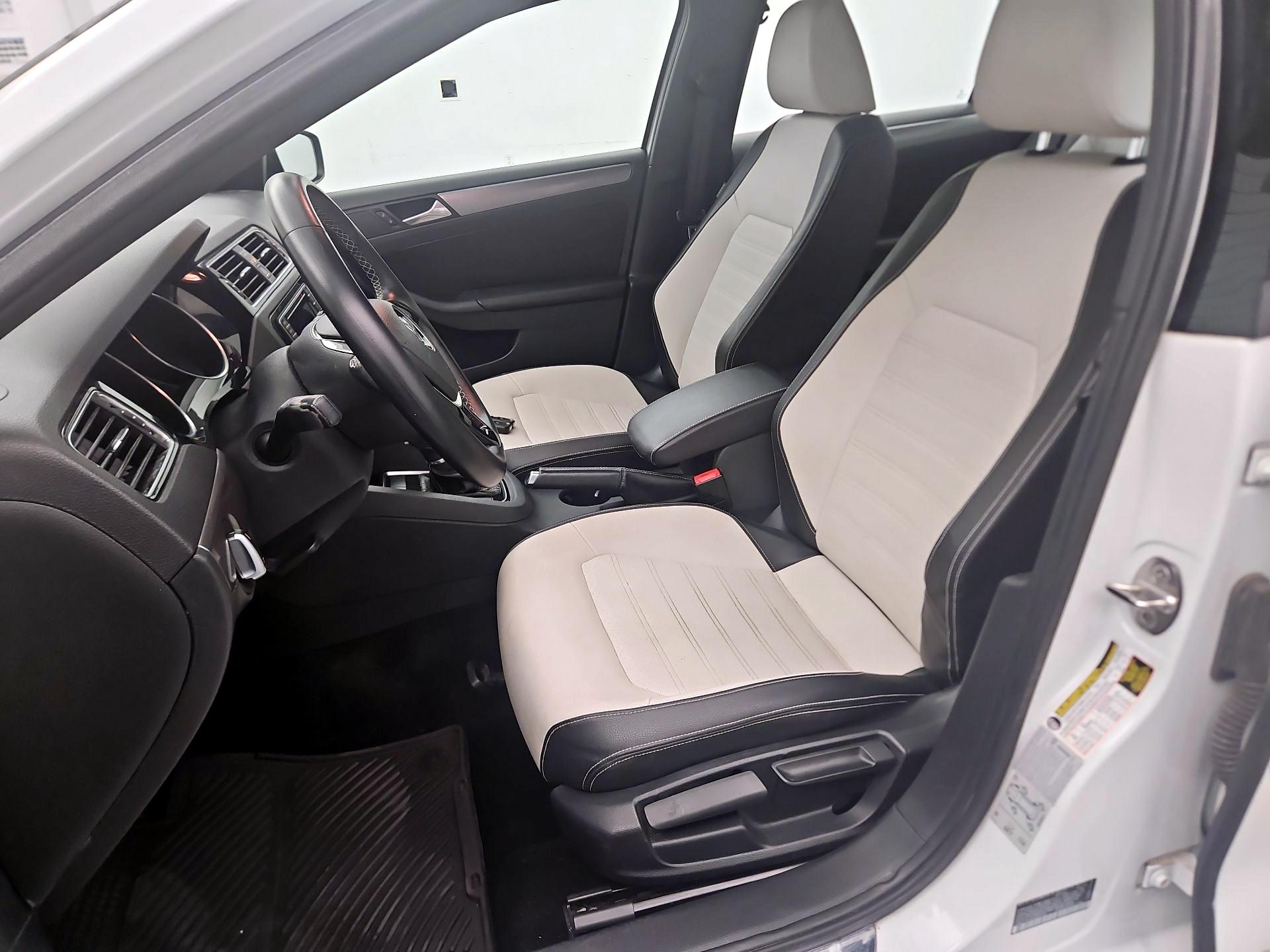 Thumbnail: 2016 Volkswagen Jetta - 11