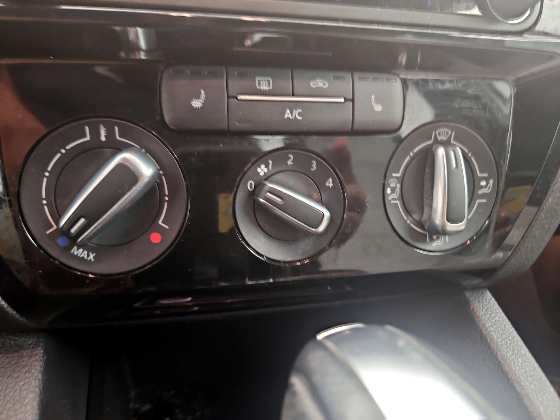 Thumbnail: 2016 Volkswagen Jetta - 15