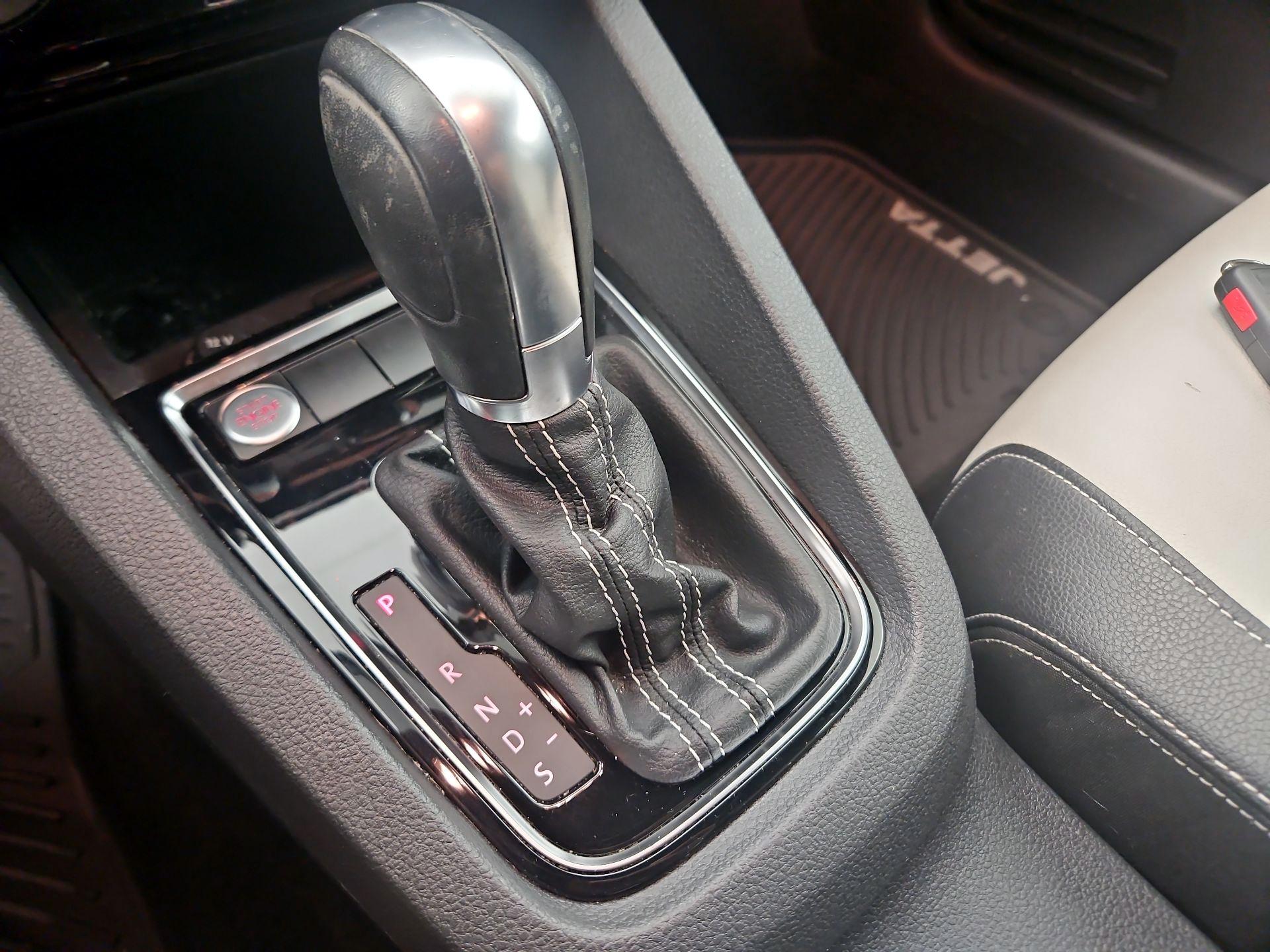 Thumbnail: 2016 Volkswagen Jetta - 16