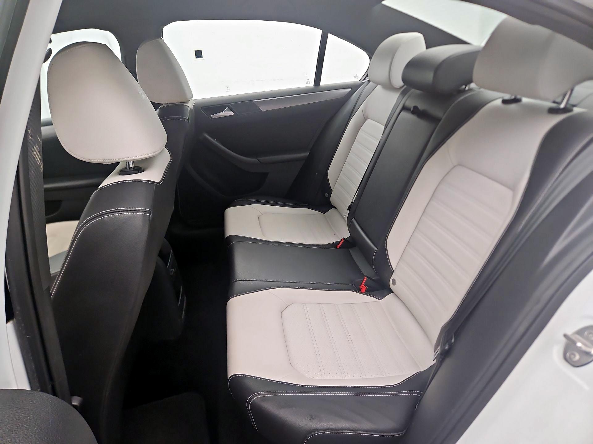 Thumbnail: 2016 Volkswagen Jetta - 18