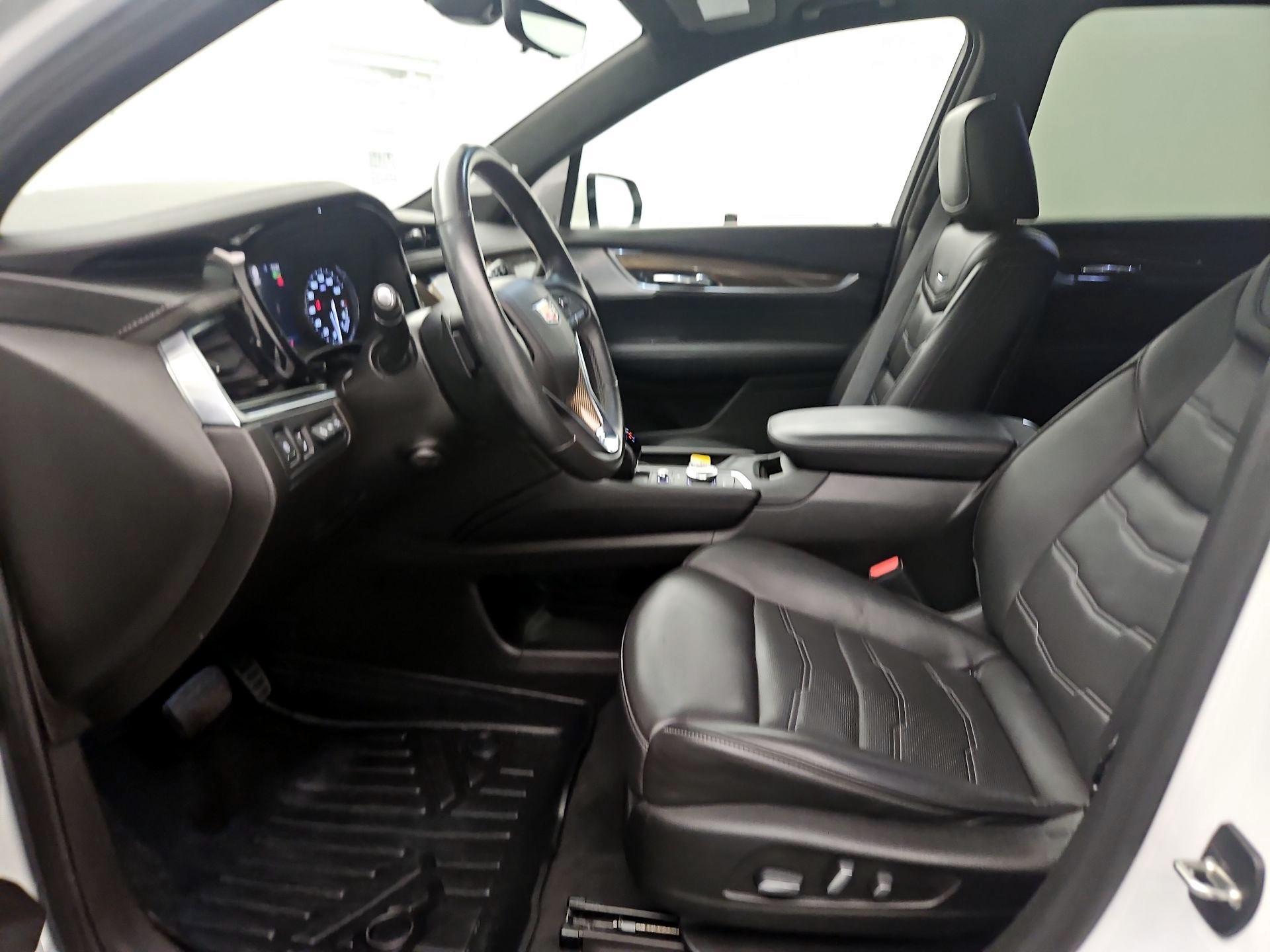 Thumbnail: 2023 Cadillac XT6 - 11