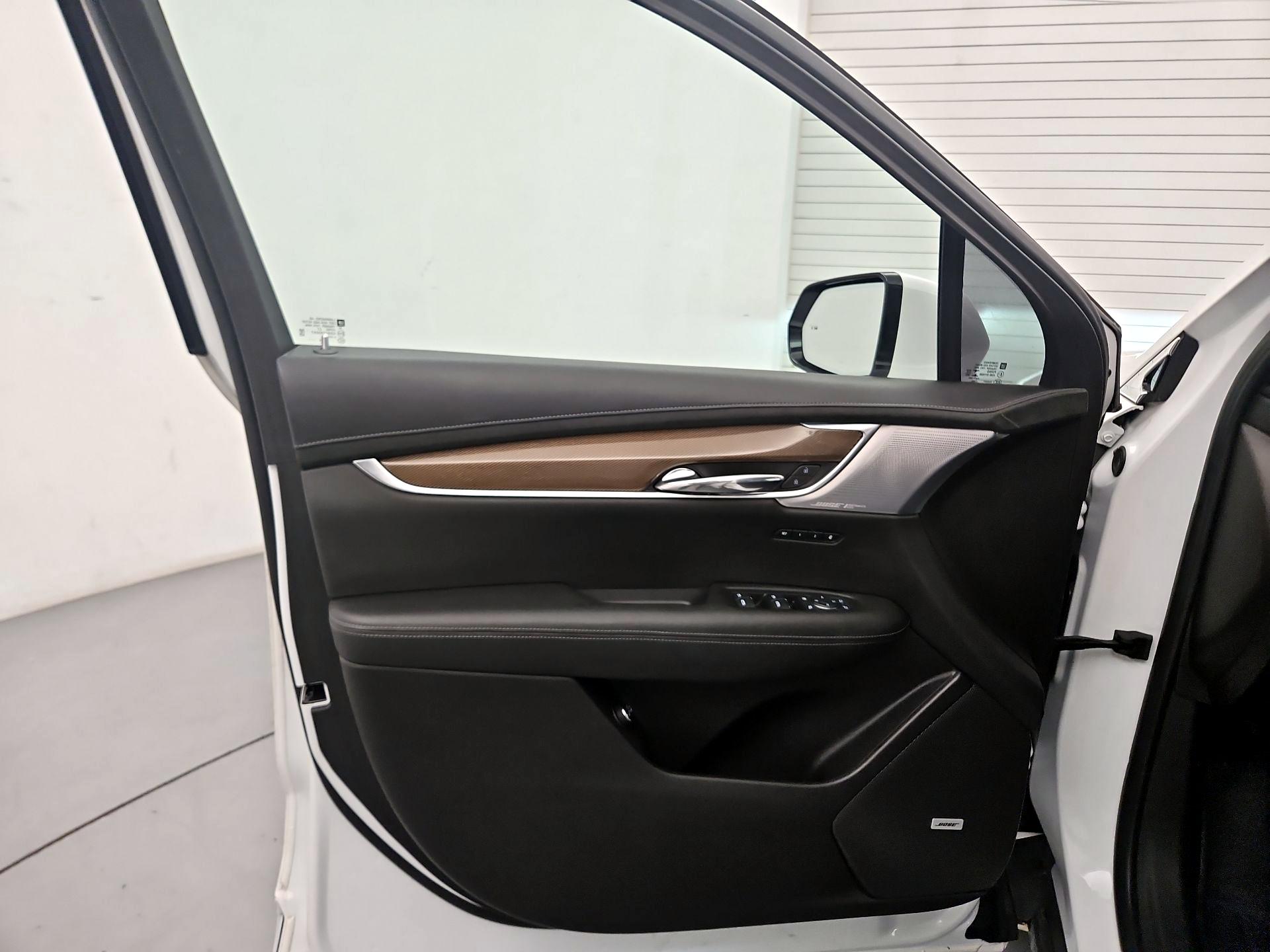 Thumbnail: 2023 Cadillac XT6 - 12