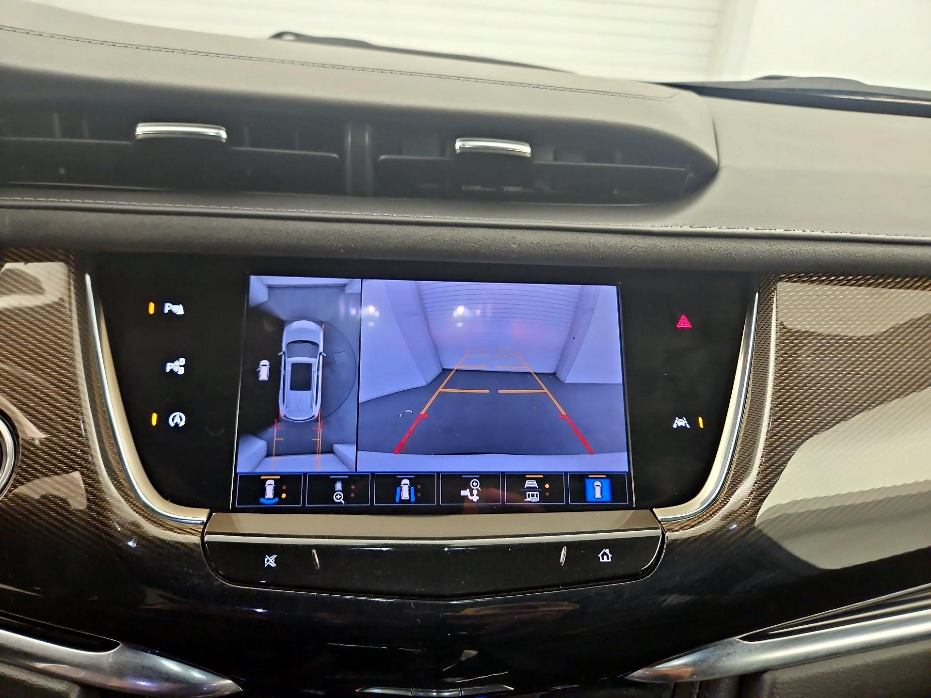 Thumbnail: 2023 Cadillac XT6 - 14