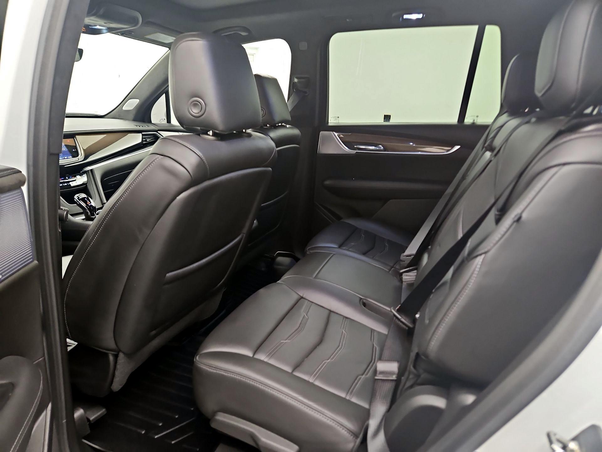 Thumbnail: 2023 Cadillac XT6 - 19