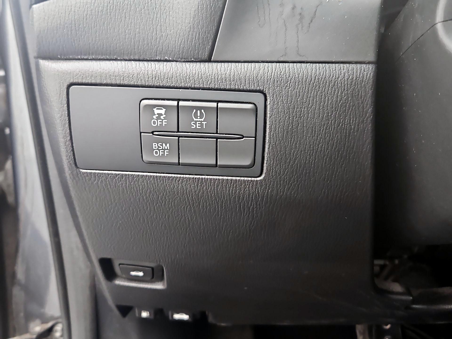 Thumbnail: 2015 Mazda Mazda3 - 13