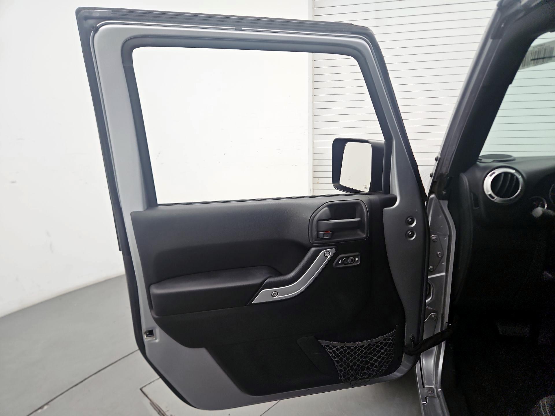 Thumbnail: 2015 Jeep Wrangler - 12