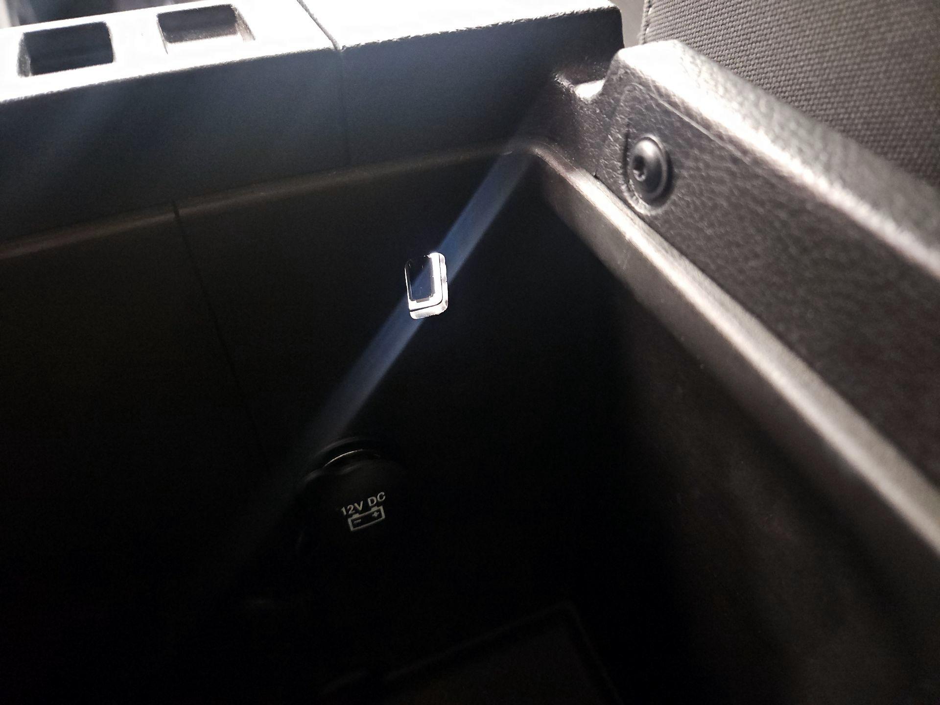 Thumbnail: 2015 Jeep Wrangler - 16