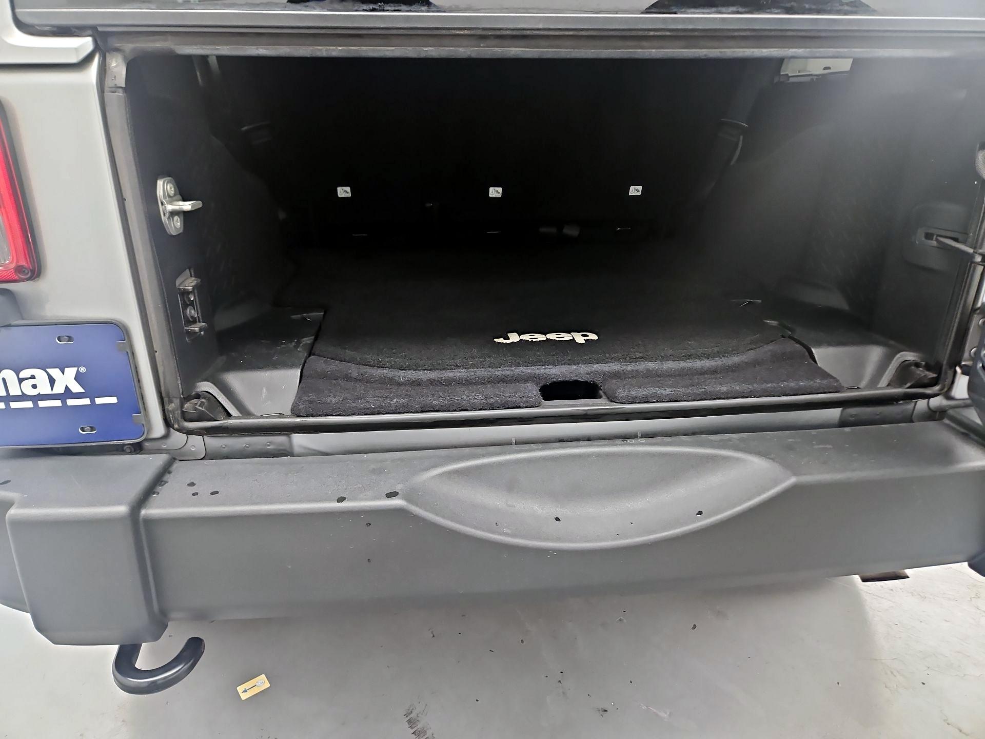 Thumbnail: 2015 Jeep Wrangler - 18