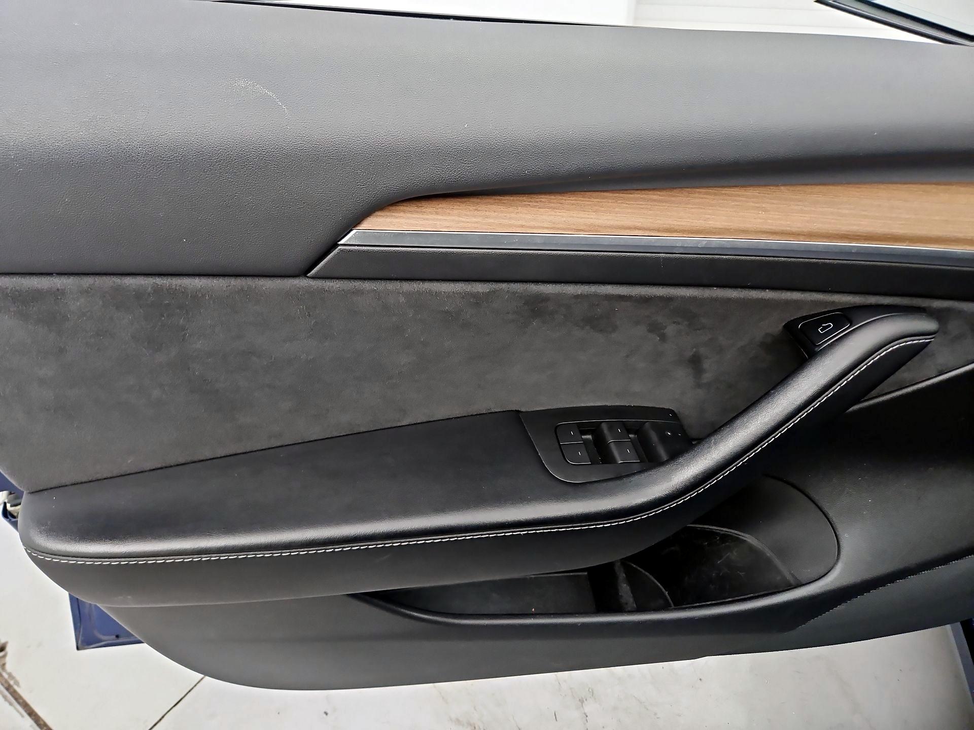 Thumbnail: 2021 Tesla Model 3 - 12