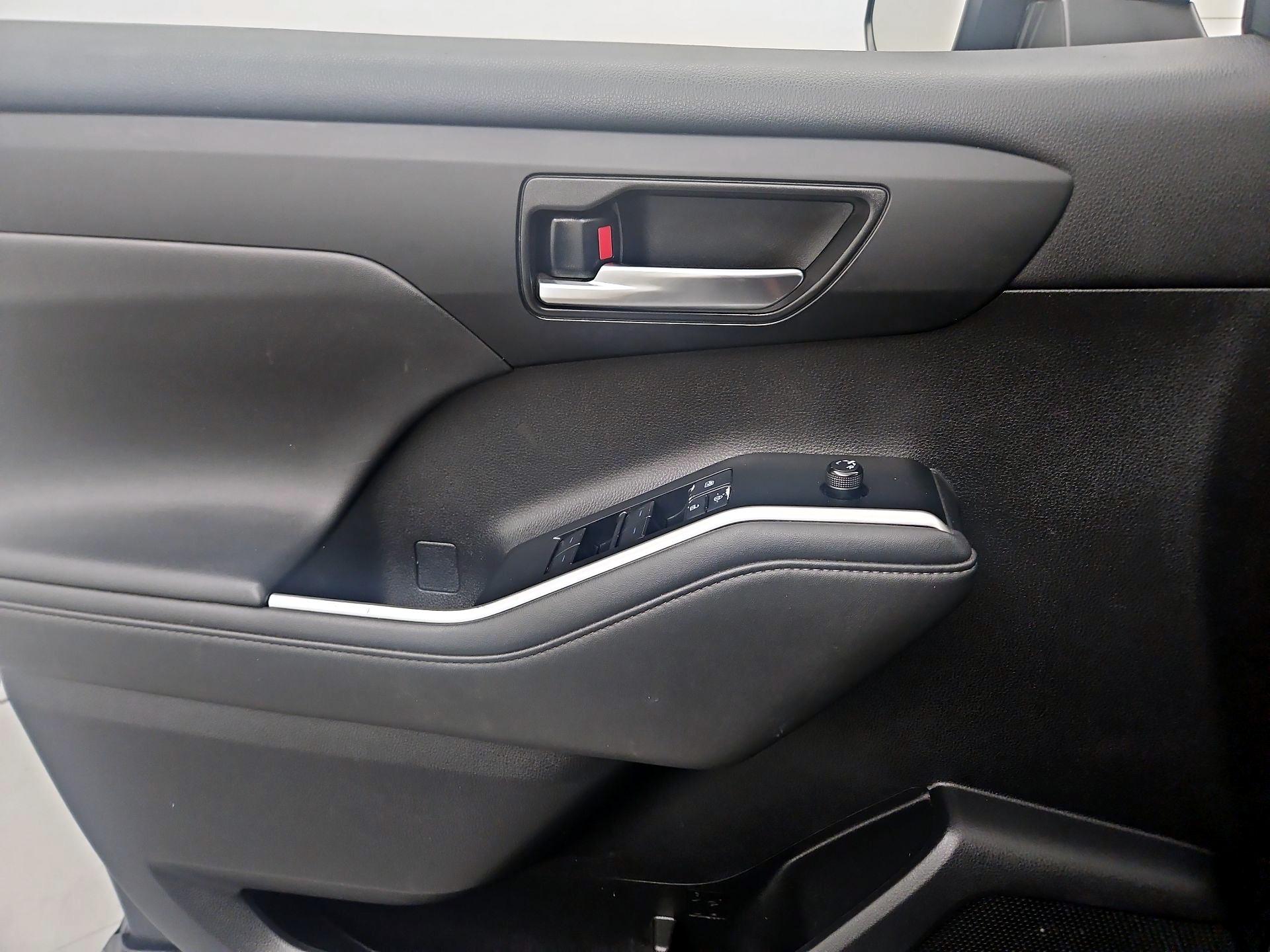 Thumbnail: 2021 Toyota Highlander - 12