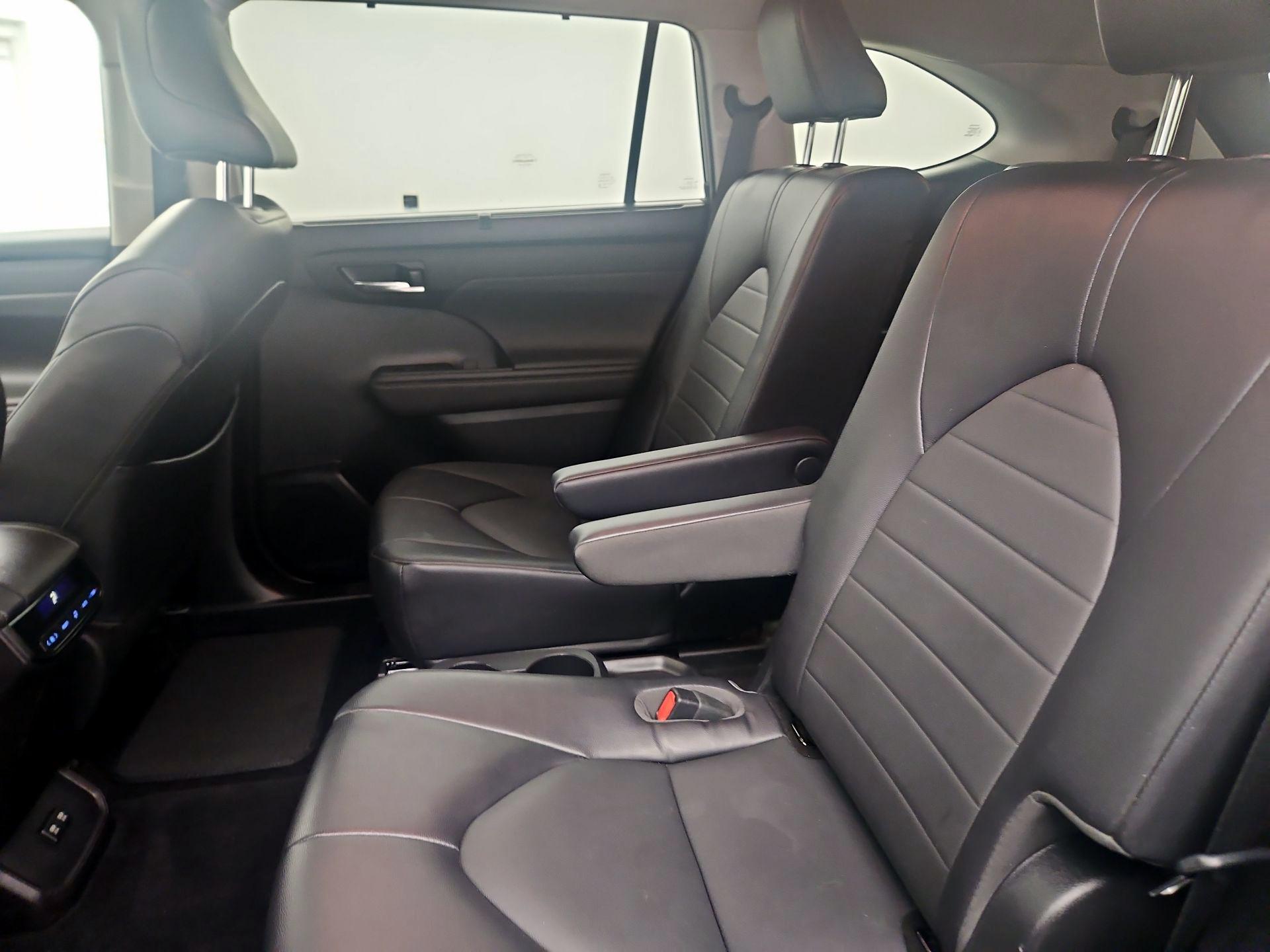 Thumbnail: 2021 Toyota Highlander - 19