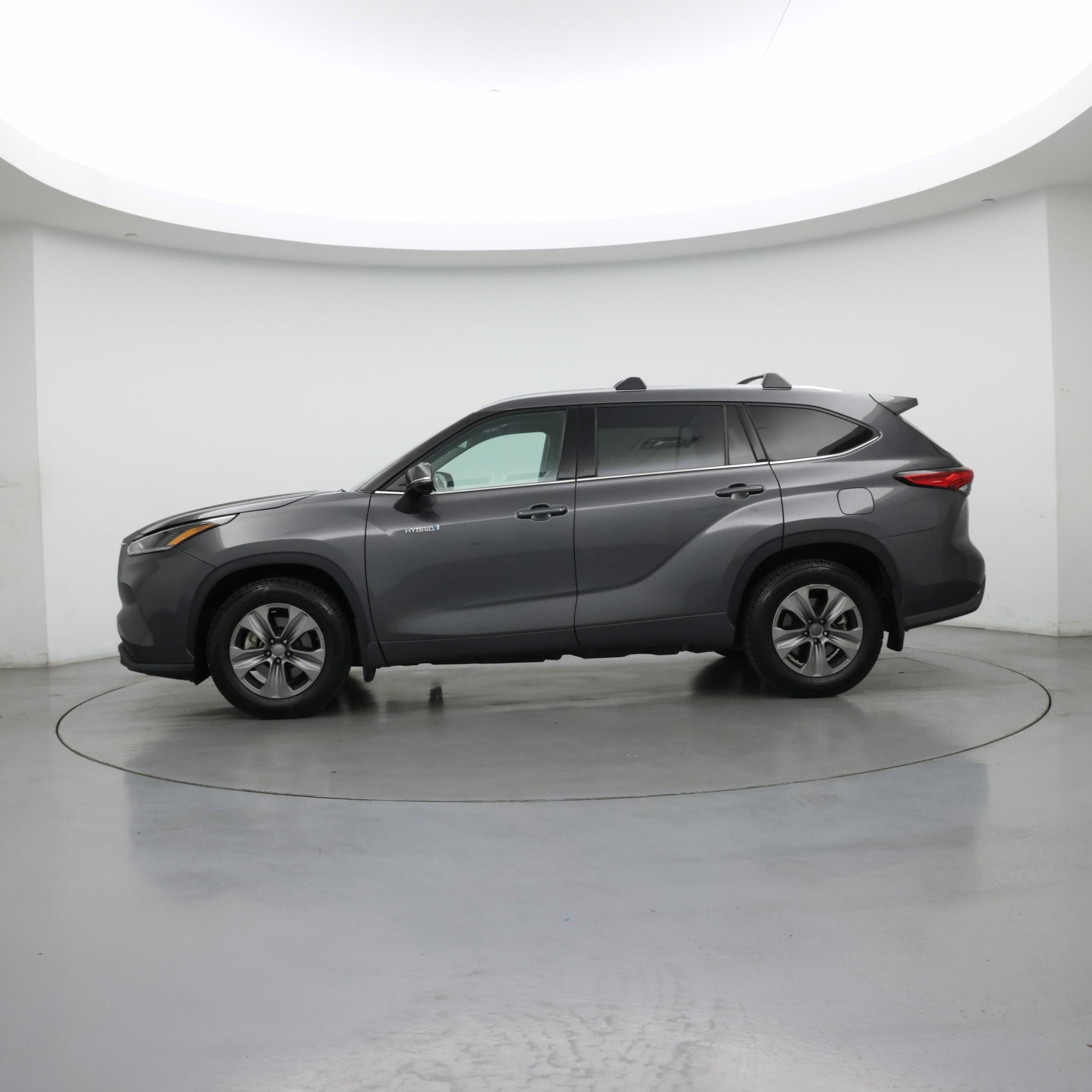 Thumbnail: 2021 Toyota Highlander - 3