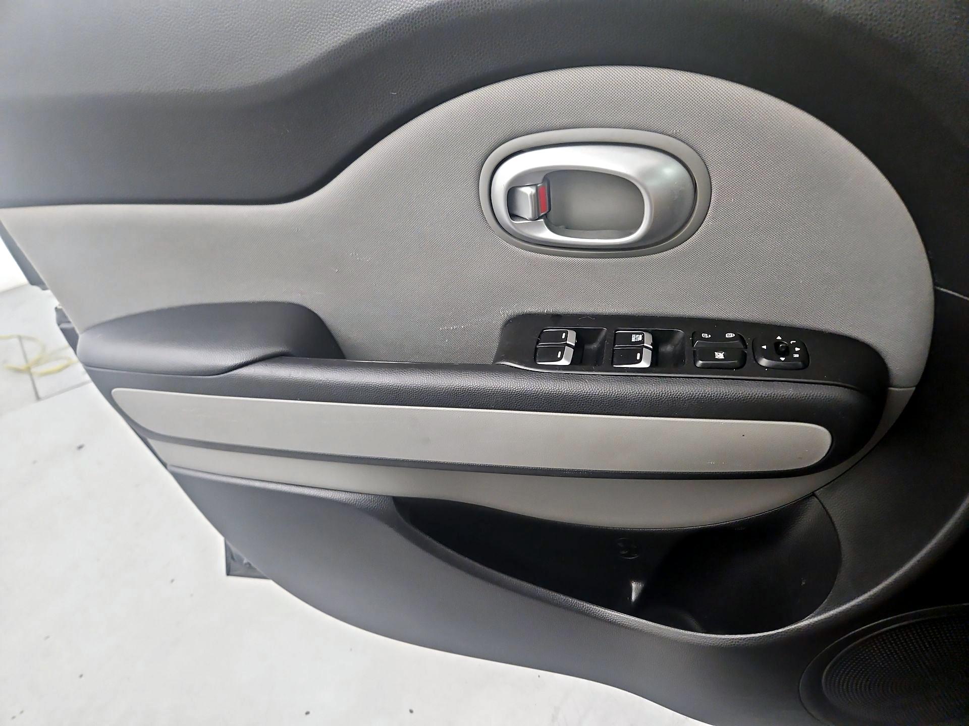 Thumbnail: 2018 Kia Soul - 12