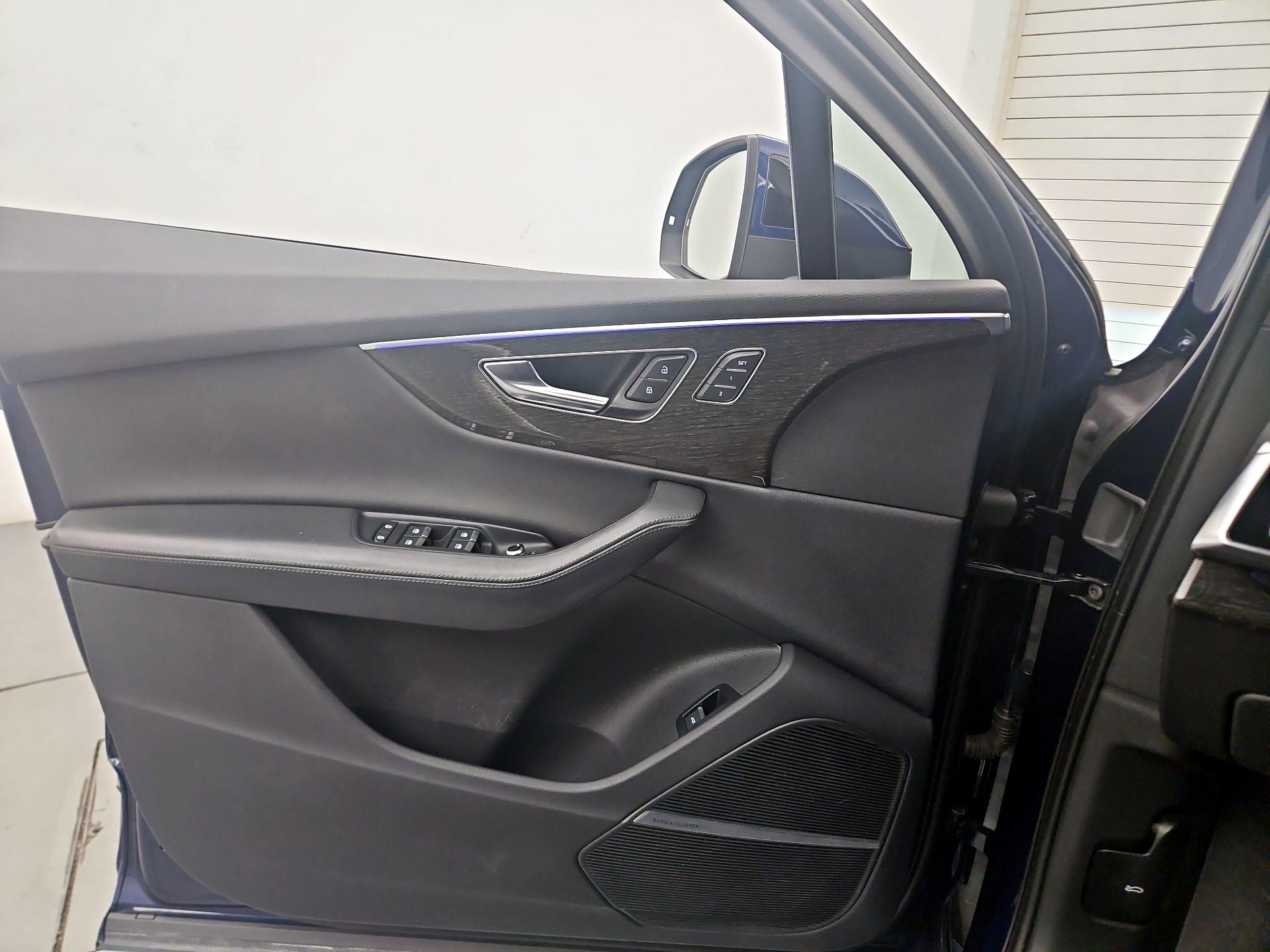 Thumbnail: 2022 Audi Q7 - 12