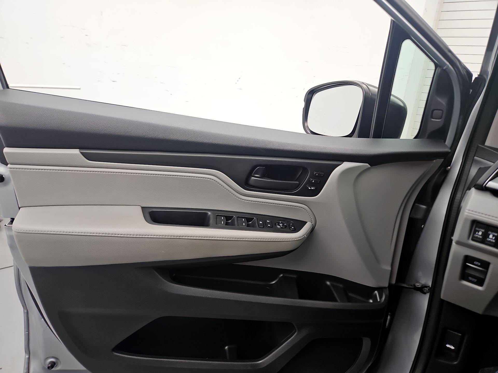 Thumbnail: 2018 Honda Odyssey - 12