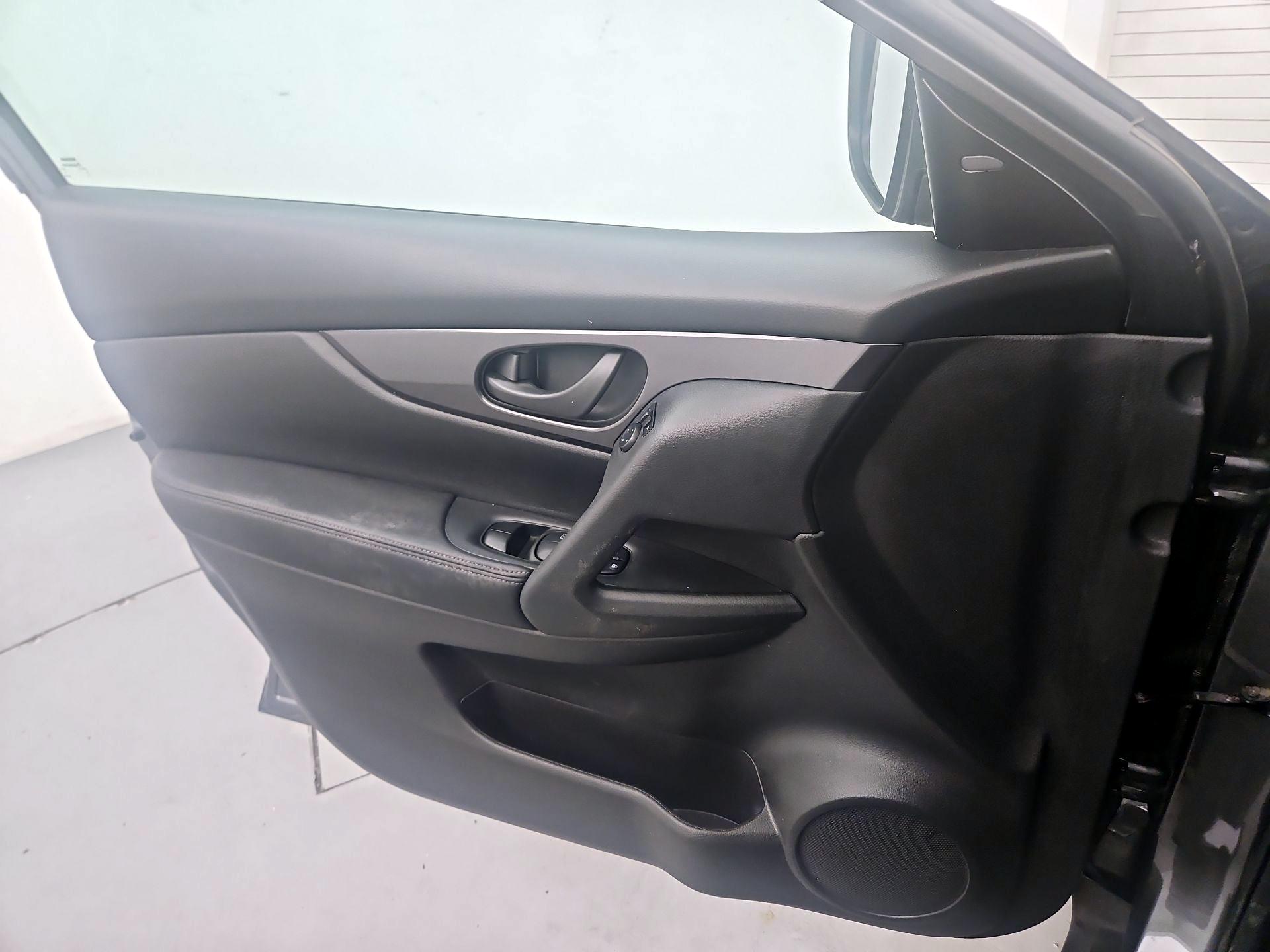 Thumbnail: 2020 Nissan Rogue - 12