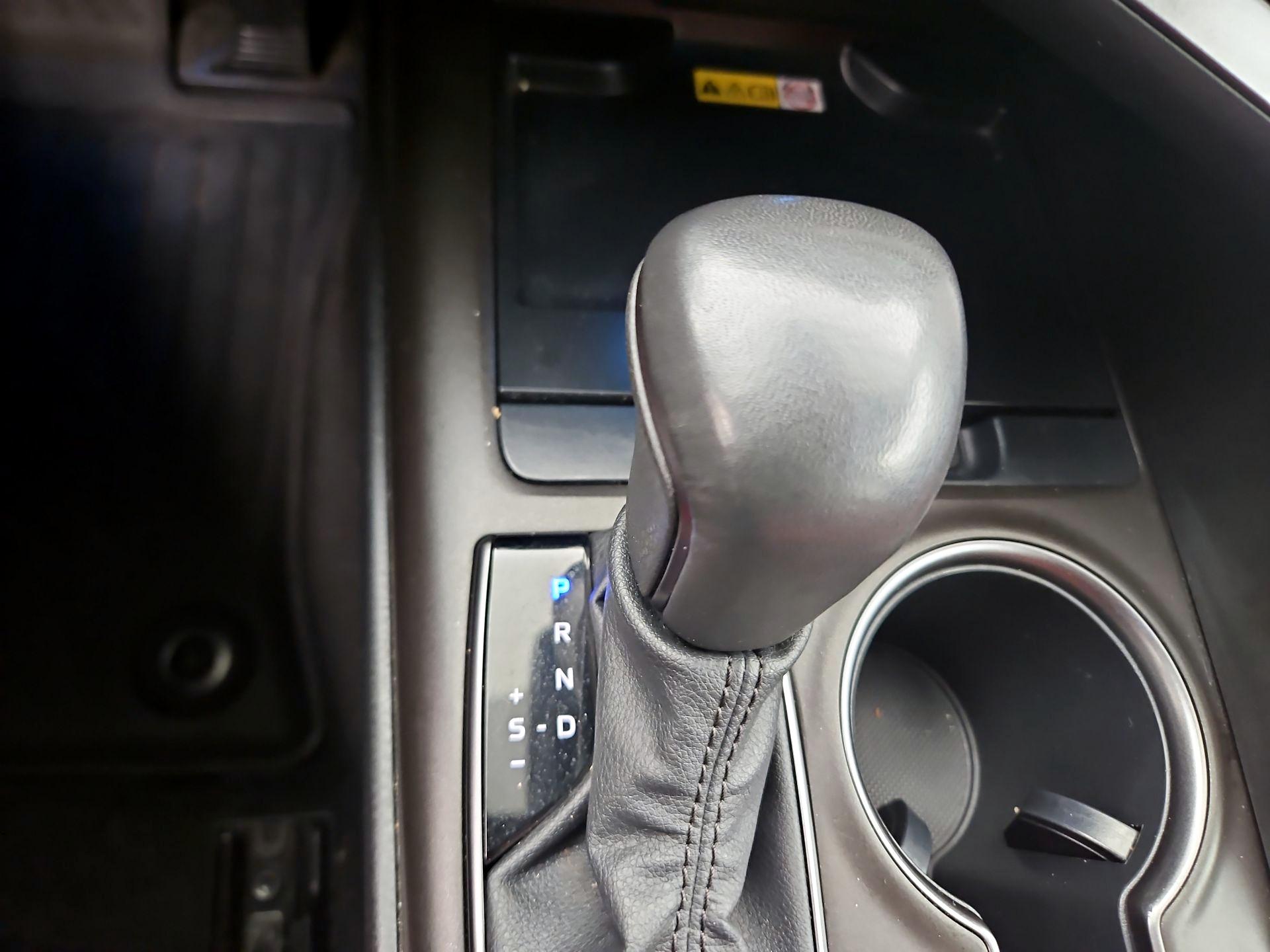 Thumbnail: 2022 Toyota Camry - 16